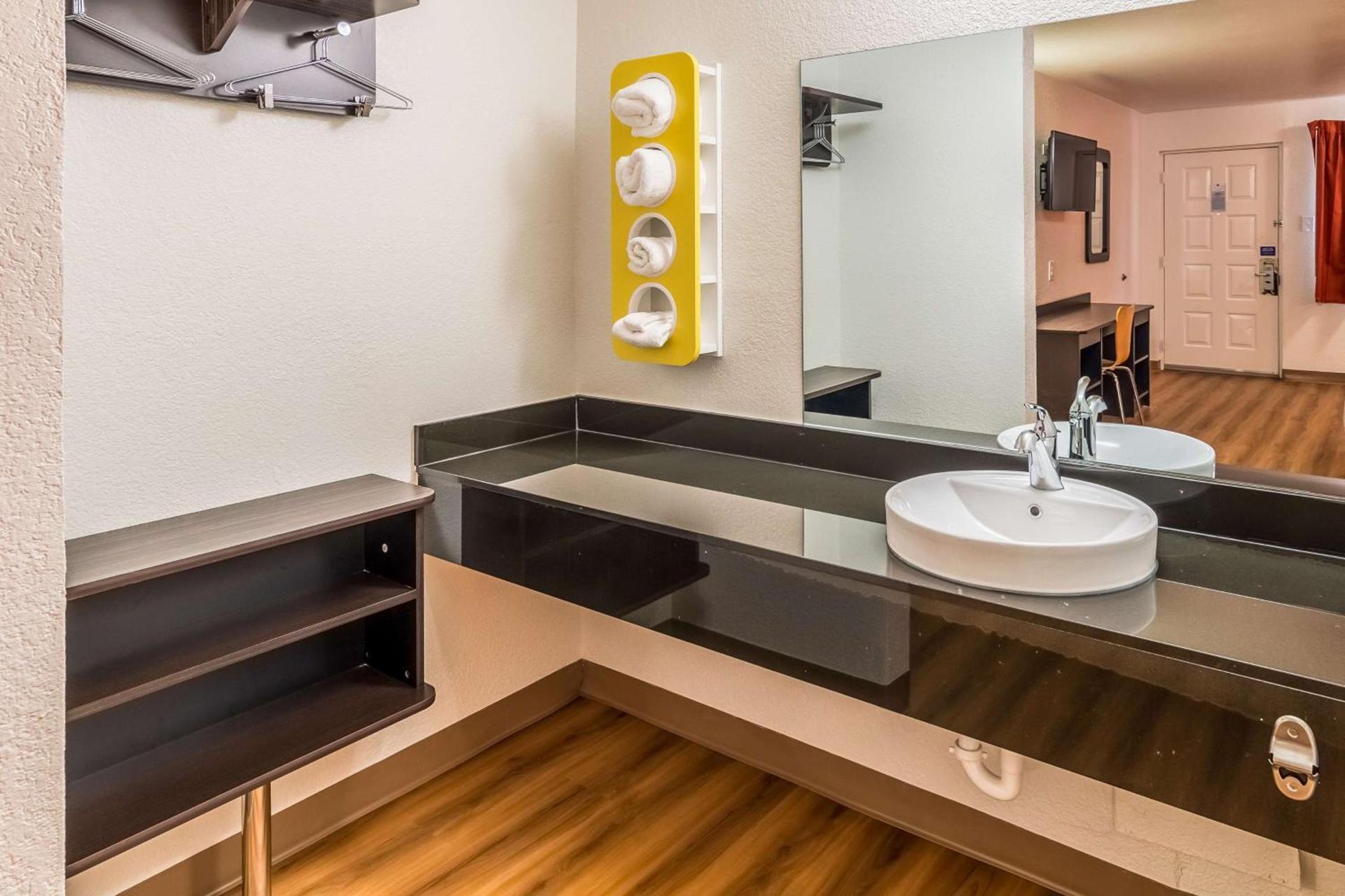 Motel 6-Arlington, TX - UTA photo 31