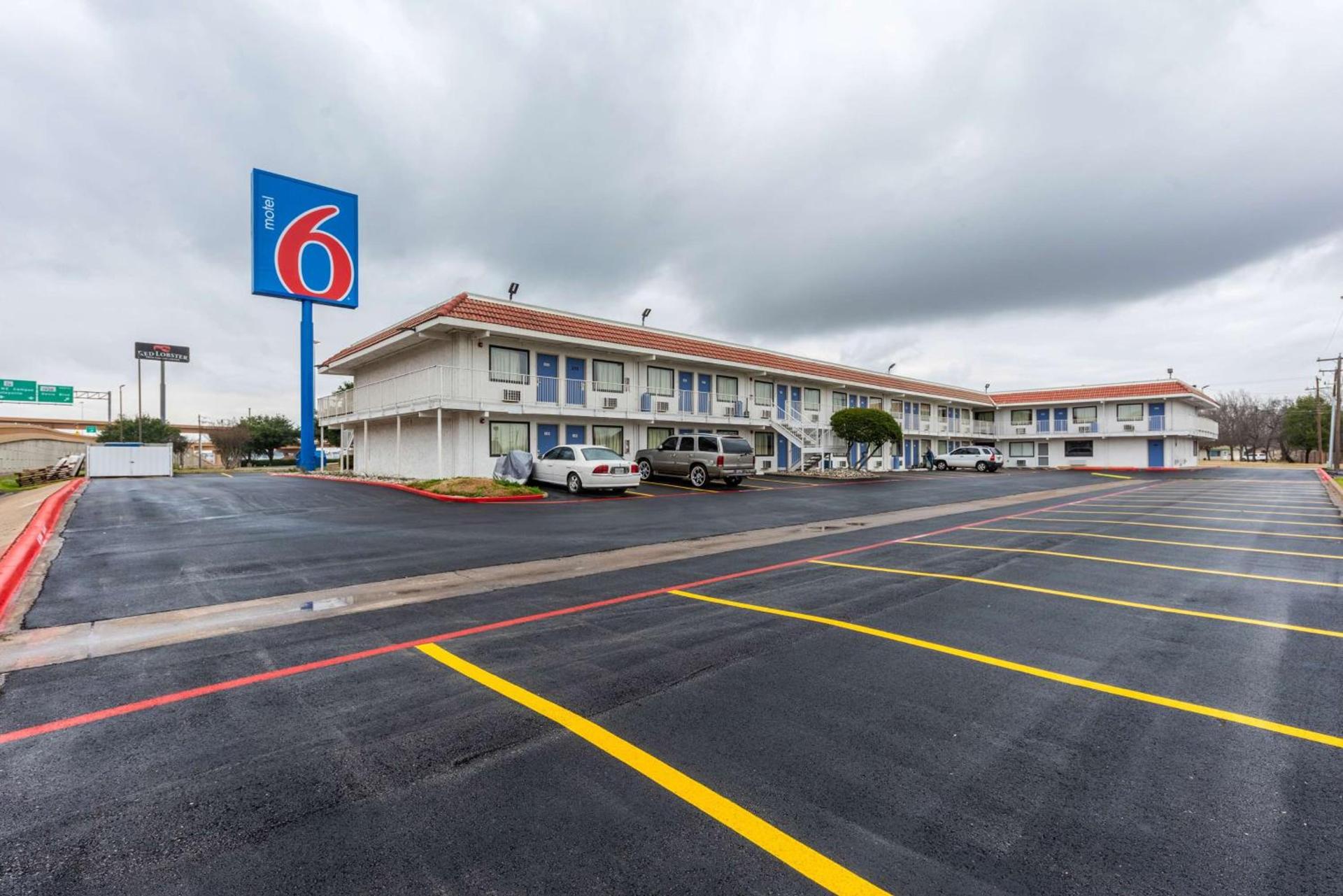 Motel 6-North Richland Hills, TX photo 9
