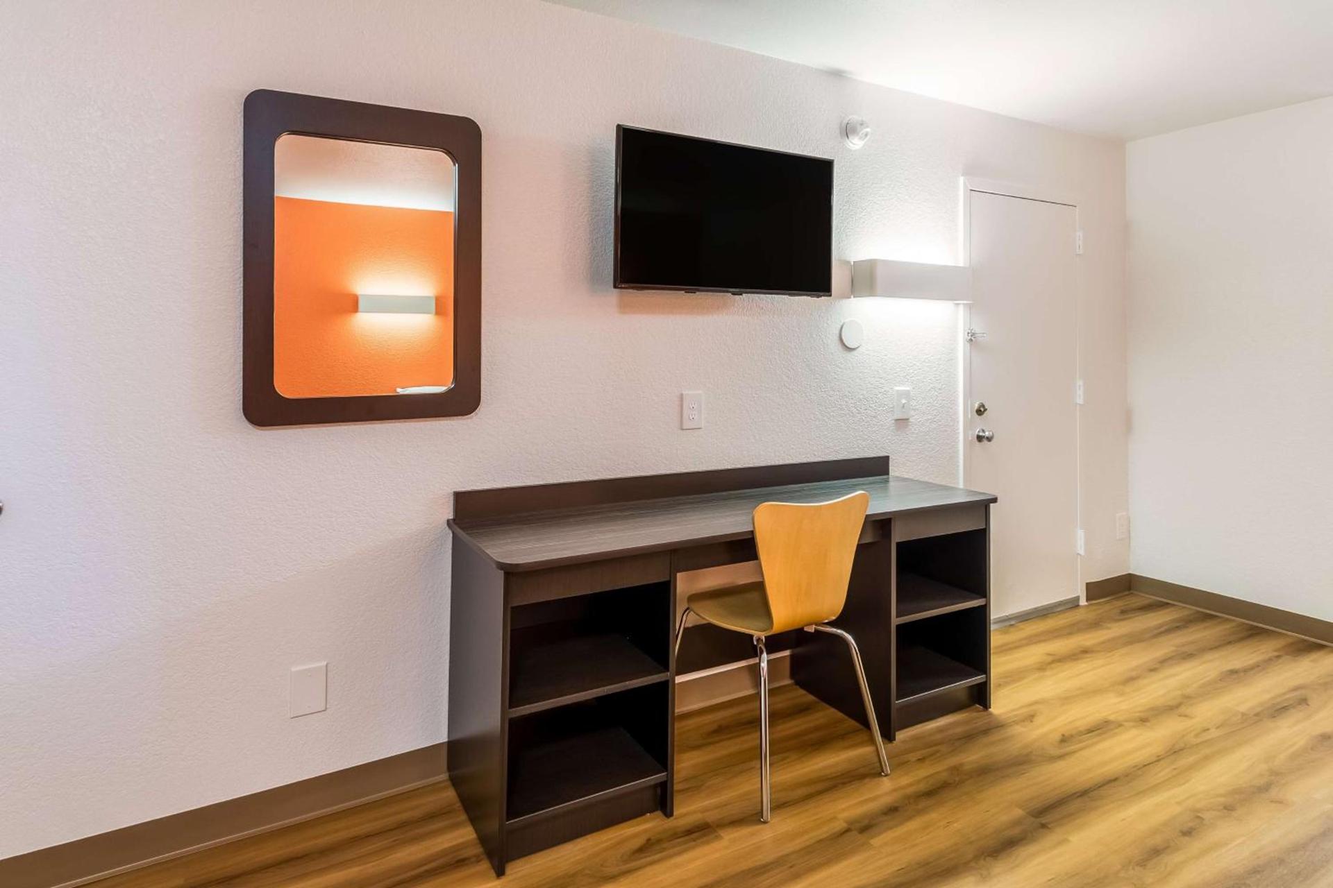 Motel 6-Arlington, TX - UTA photo 43