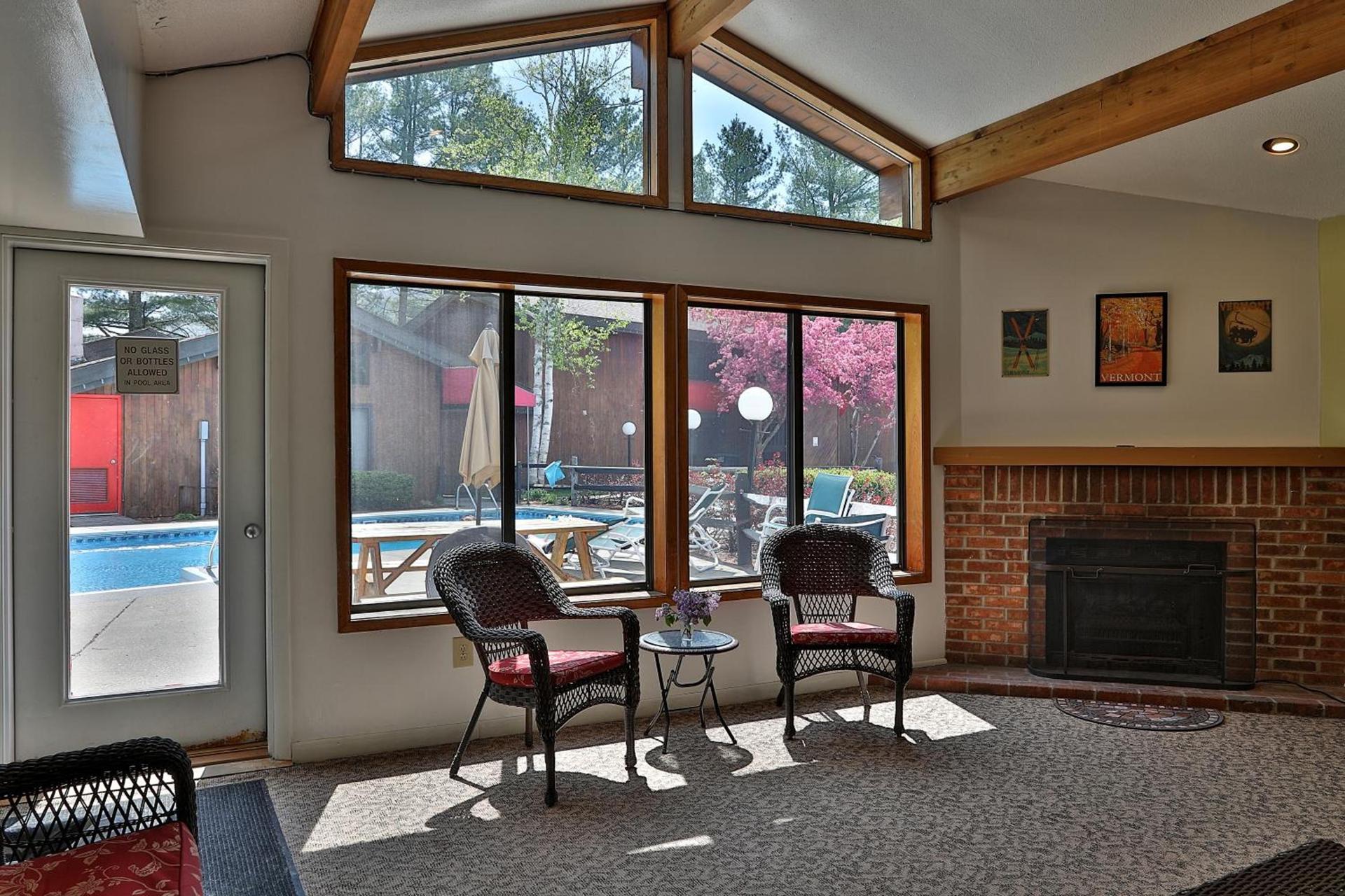 Cedarbrook Standard Hotel Room 204 photo 11