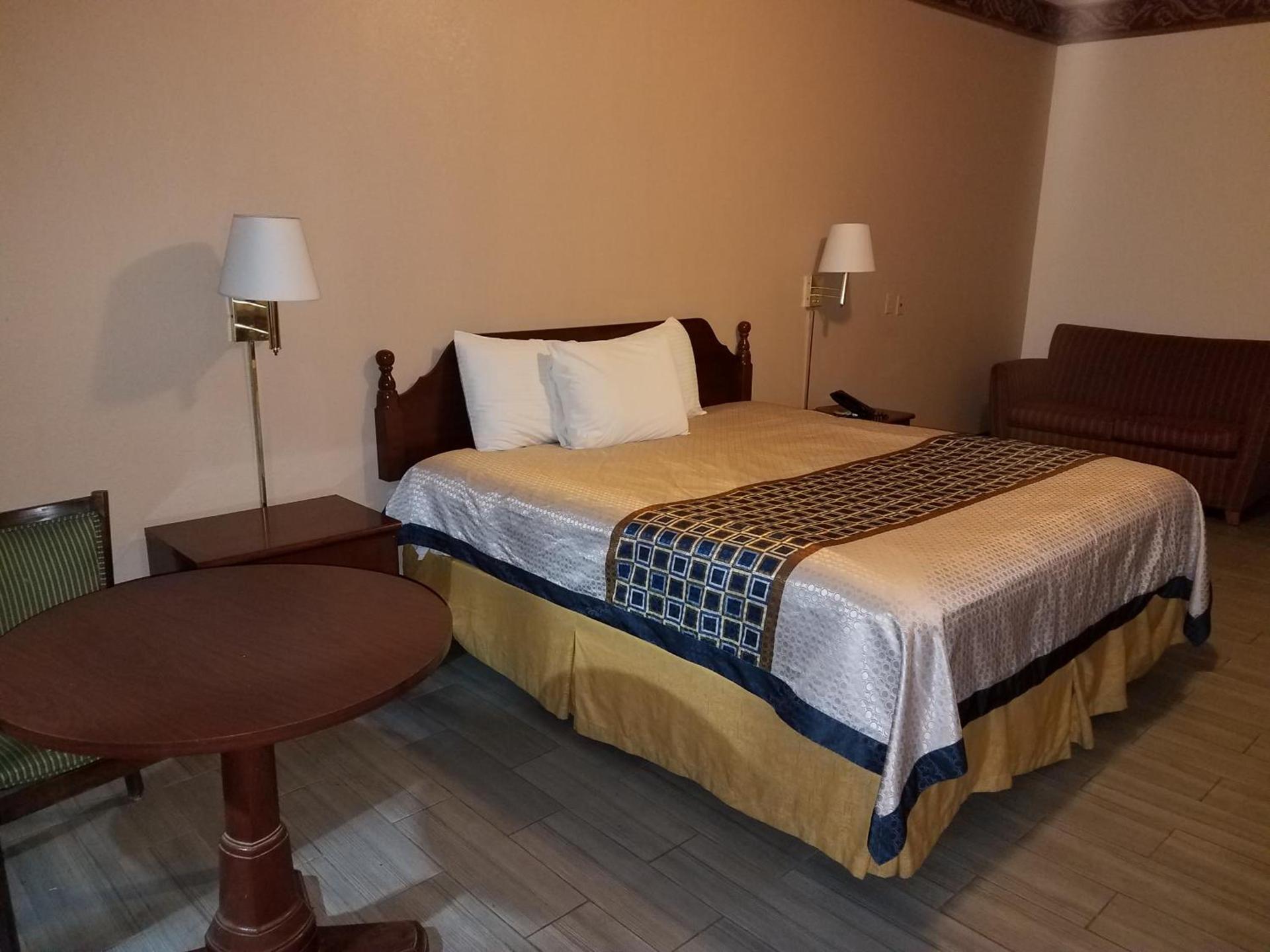 Texas Inn Downtown McAllen photo 6