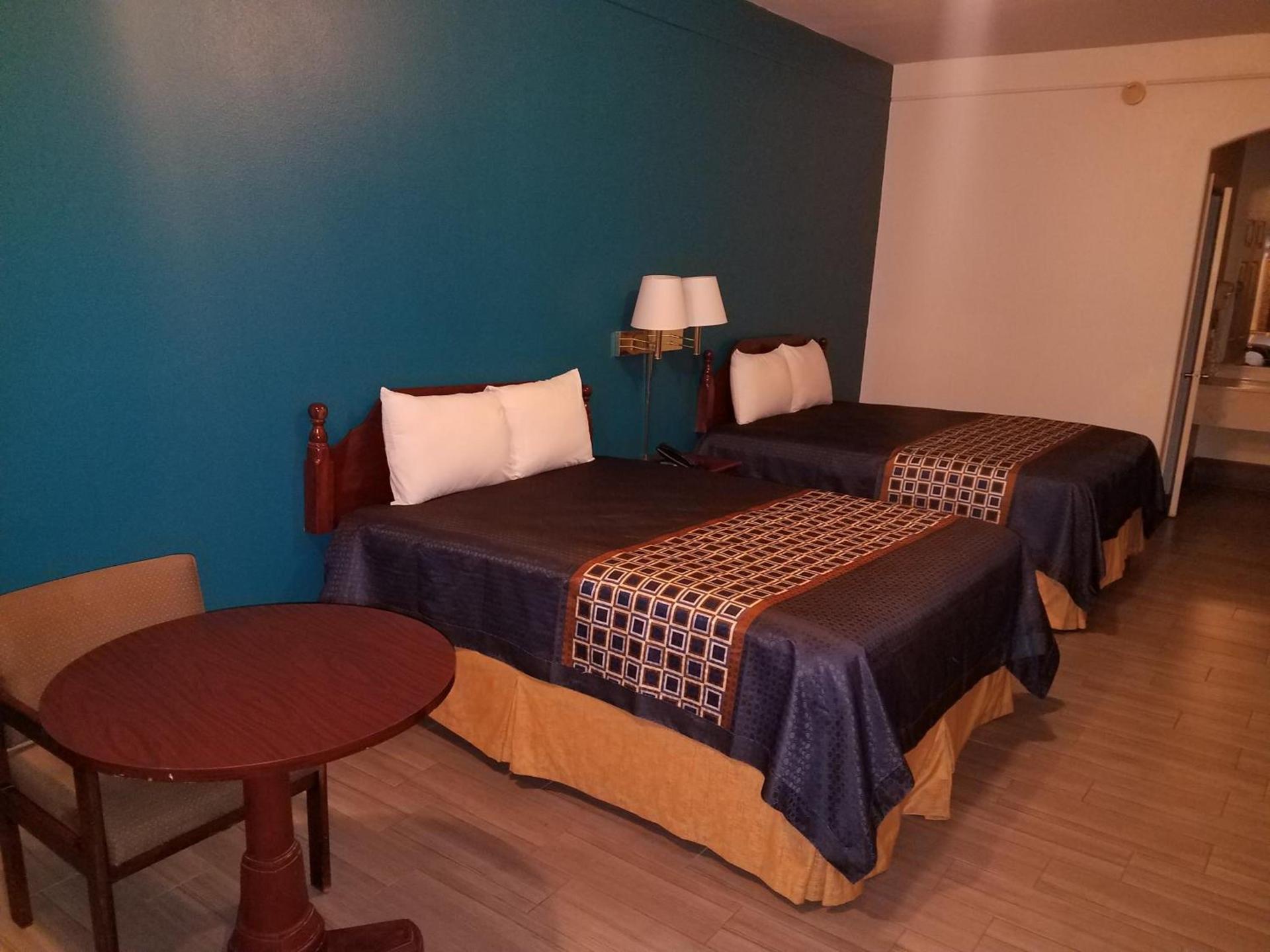 Texas Inn Downtown McAllen photo 4