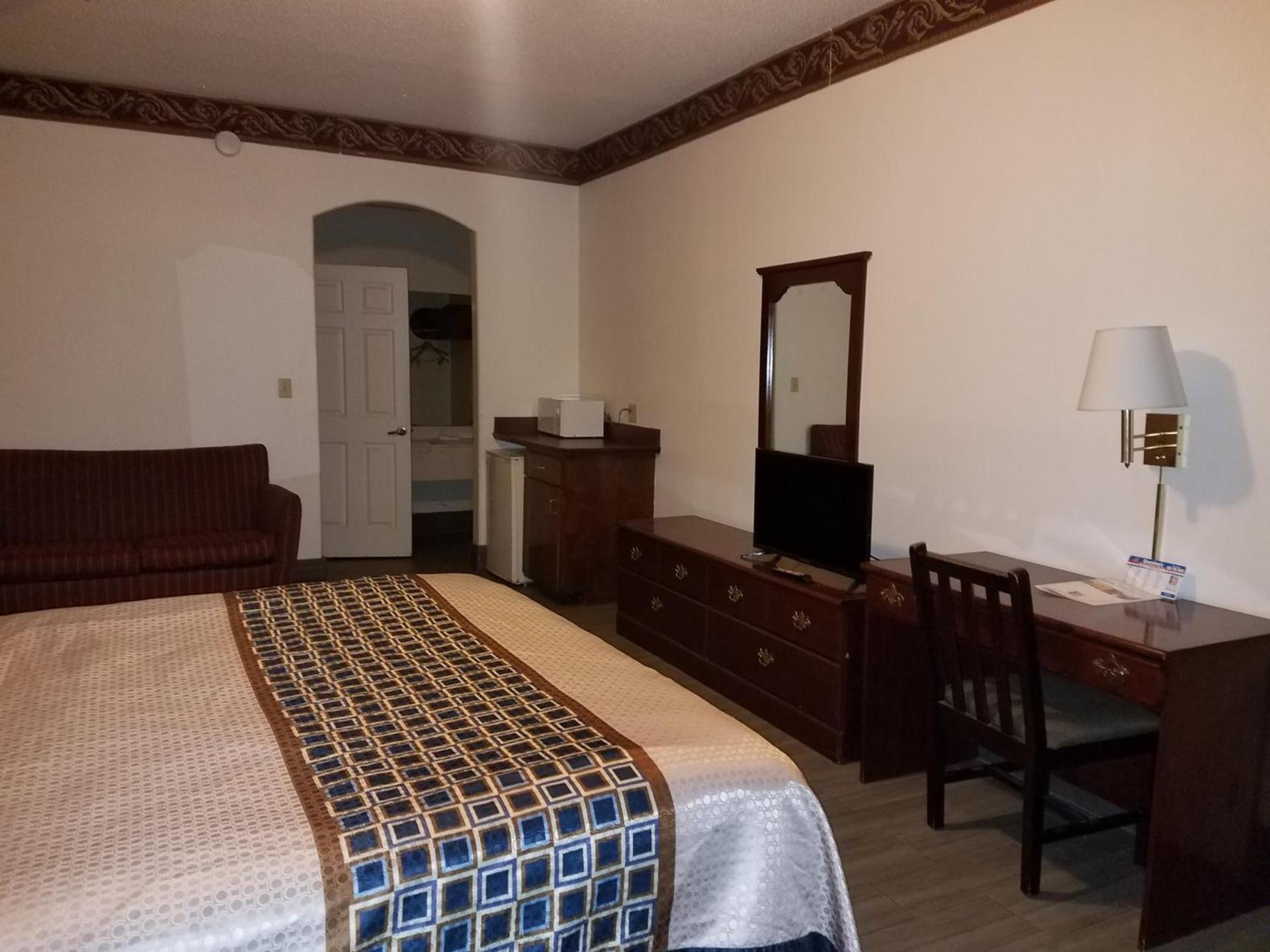 Texas Inn Downtown McAllen photo 2