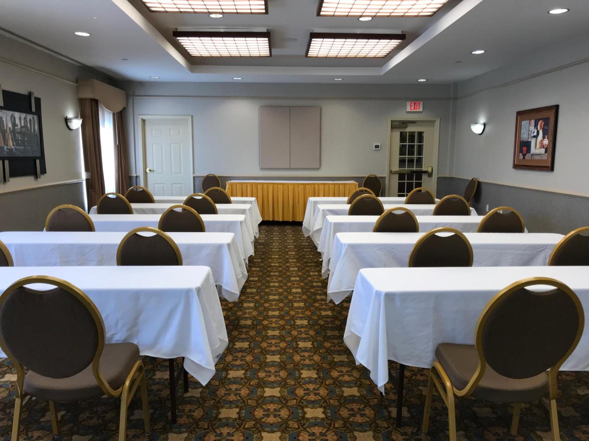 La Quinta by Wyndham Islip - MacArthur Airport photo 36