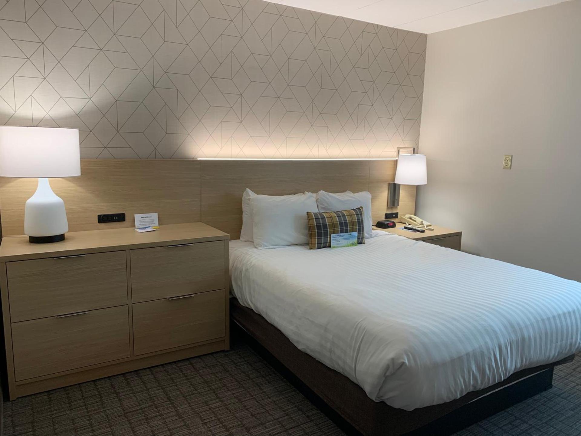 Days Inn & Suites by Wyndham Duluth by the Mall photo 36