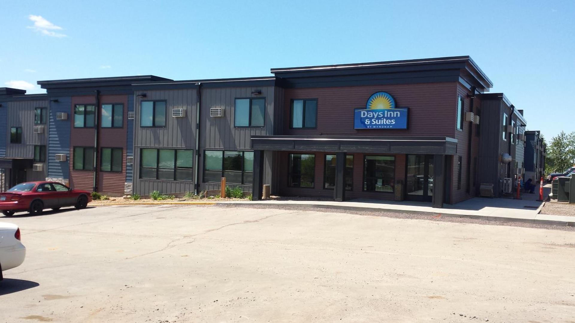 Days Inn & Suites by Wyndham Duluth by the Mall photo 14