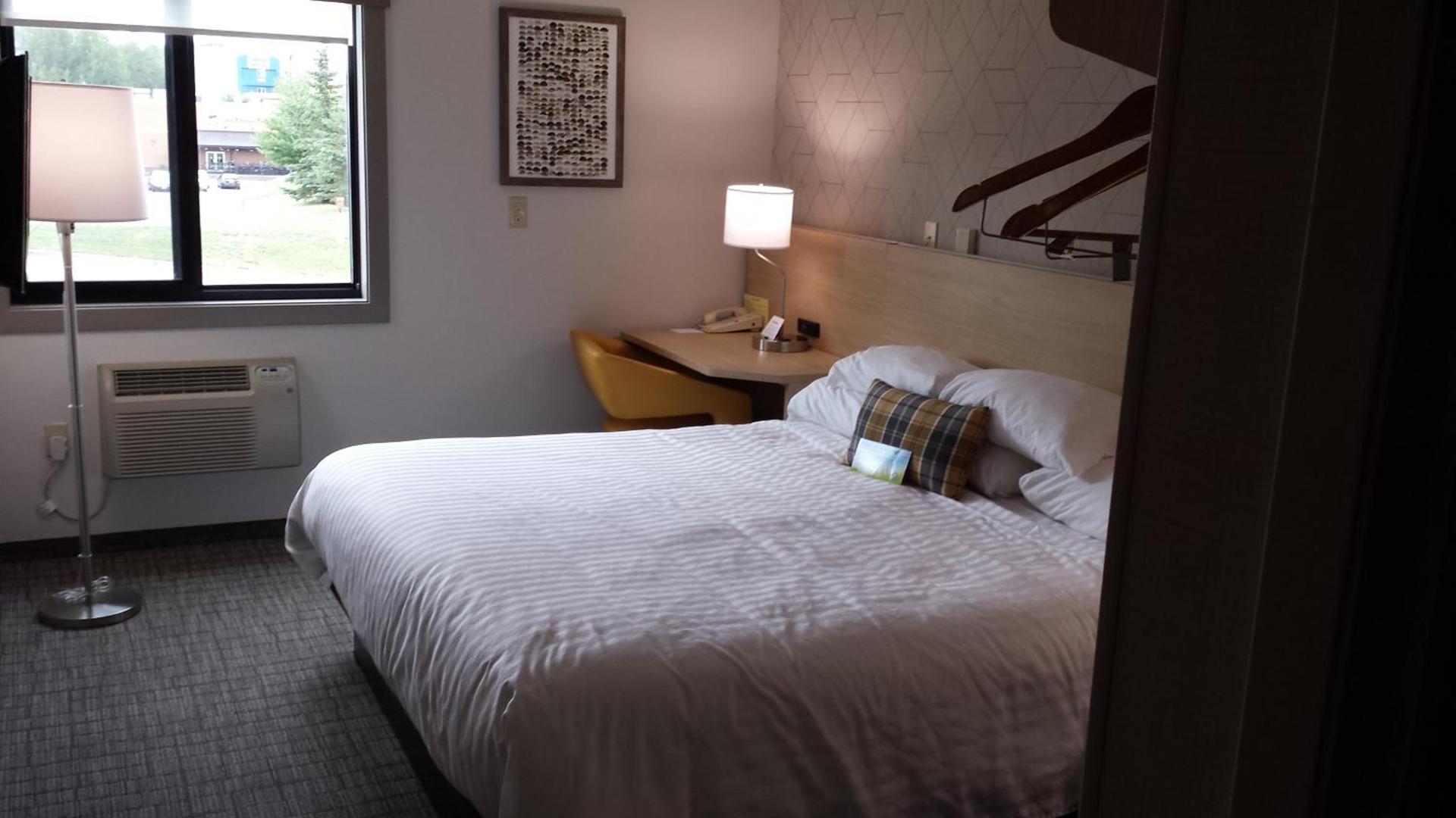 Days Inn & Suites by Wyndham Duluth by the Mall photo 18