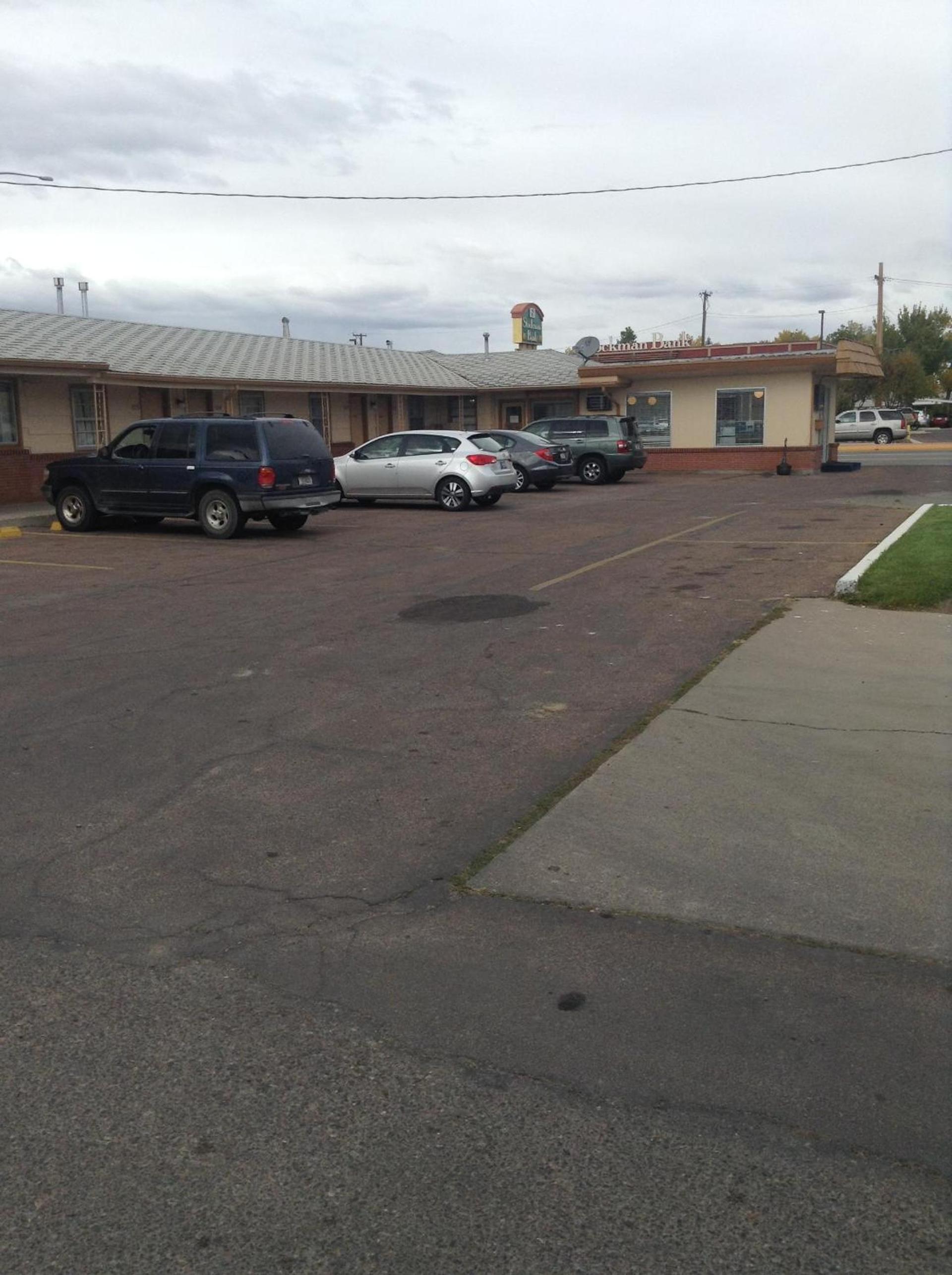 Ski's Western Motel photo 11