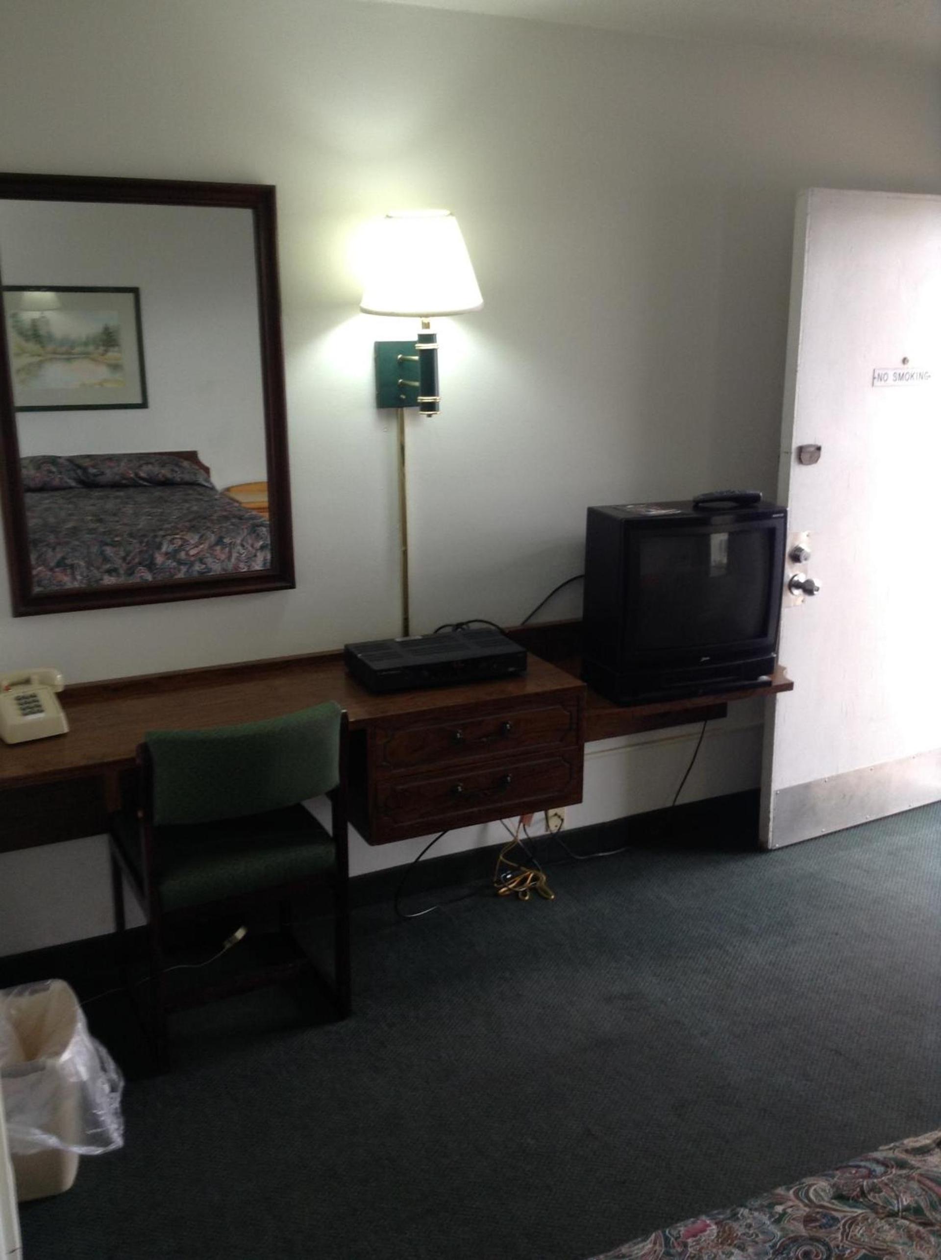 Plaza Inn photo 30