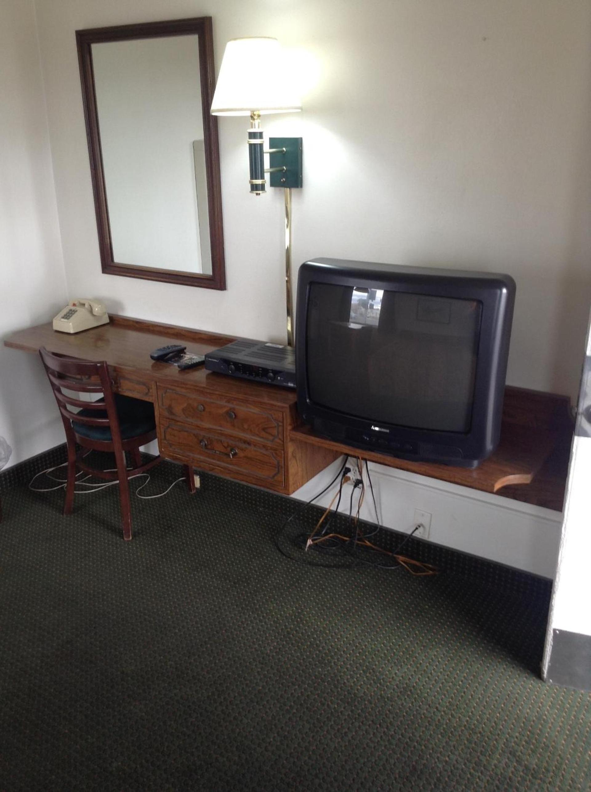 Plaza Inn photo 42