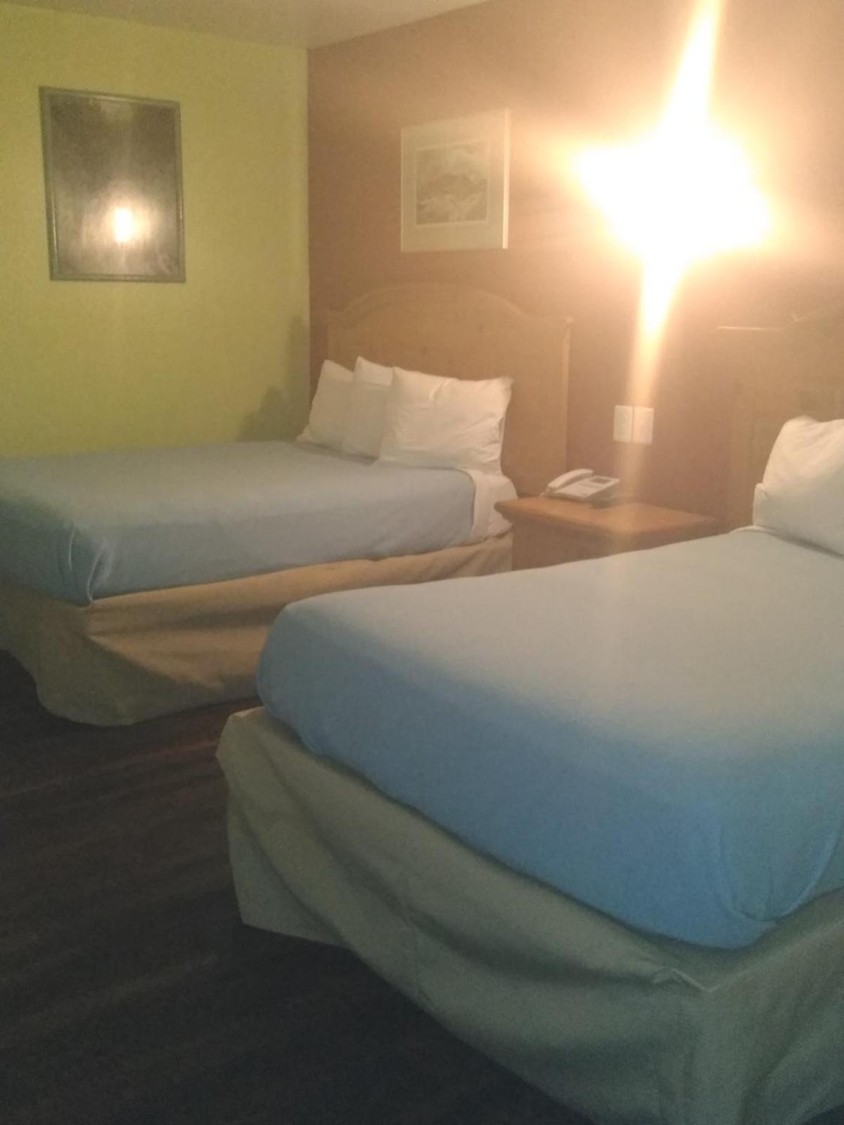 Econo Inn photo 12