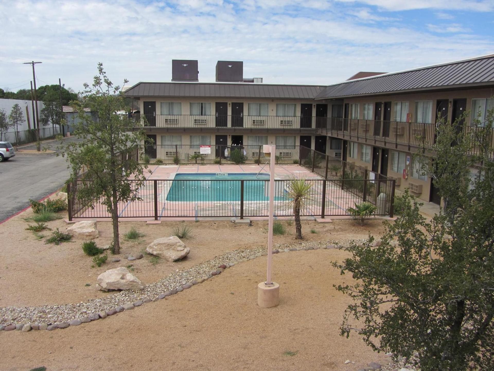 Howard Johnson by Wyndham Odessa TX photo 3
