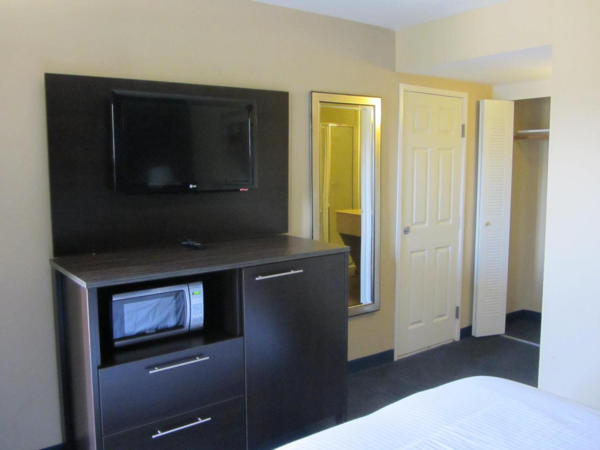 Howard Johnson by Wyndham Odessa TX photo 17