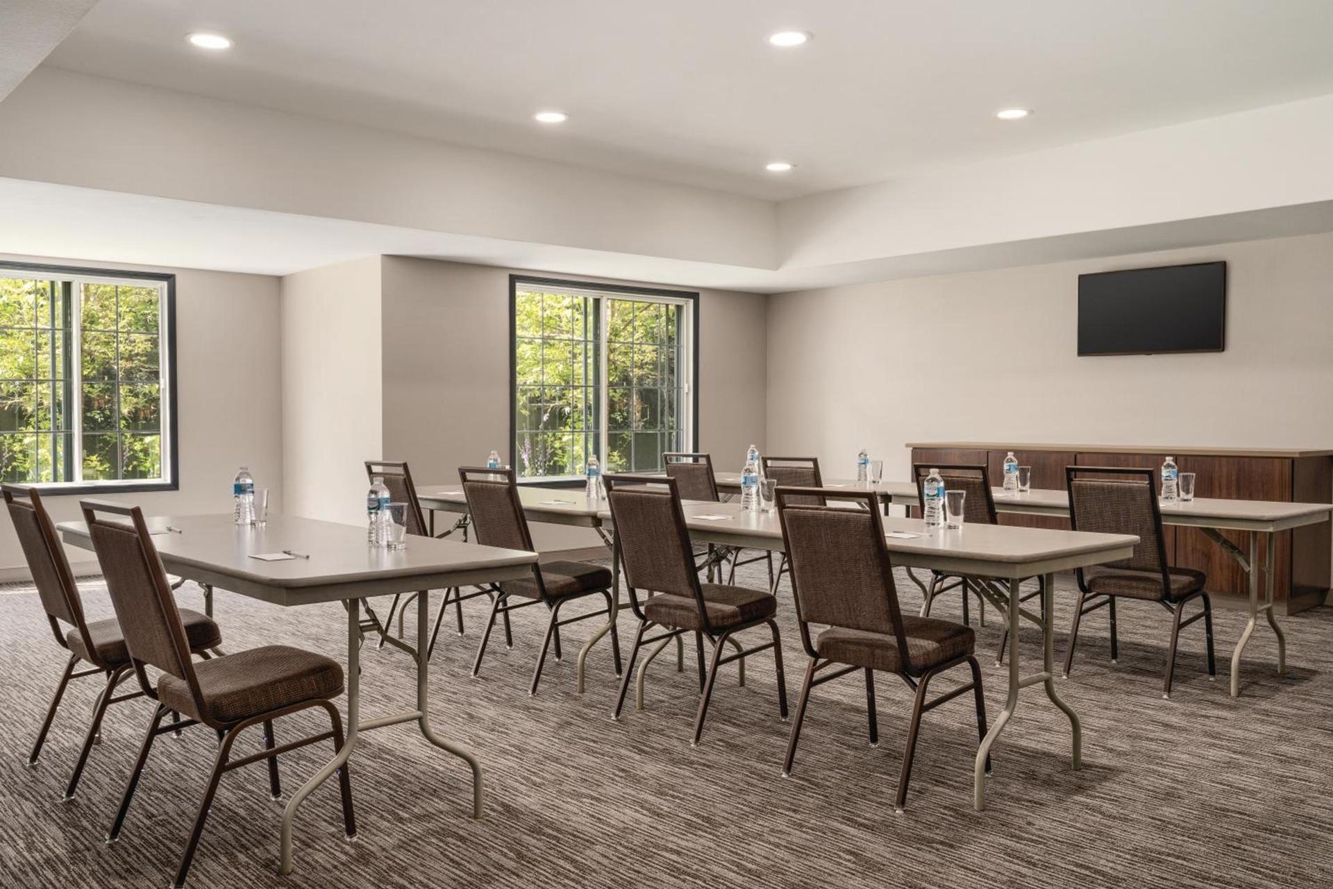 Country Inn & Suites by Radisson, Detroit Lakes, MN photo 22