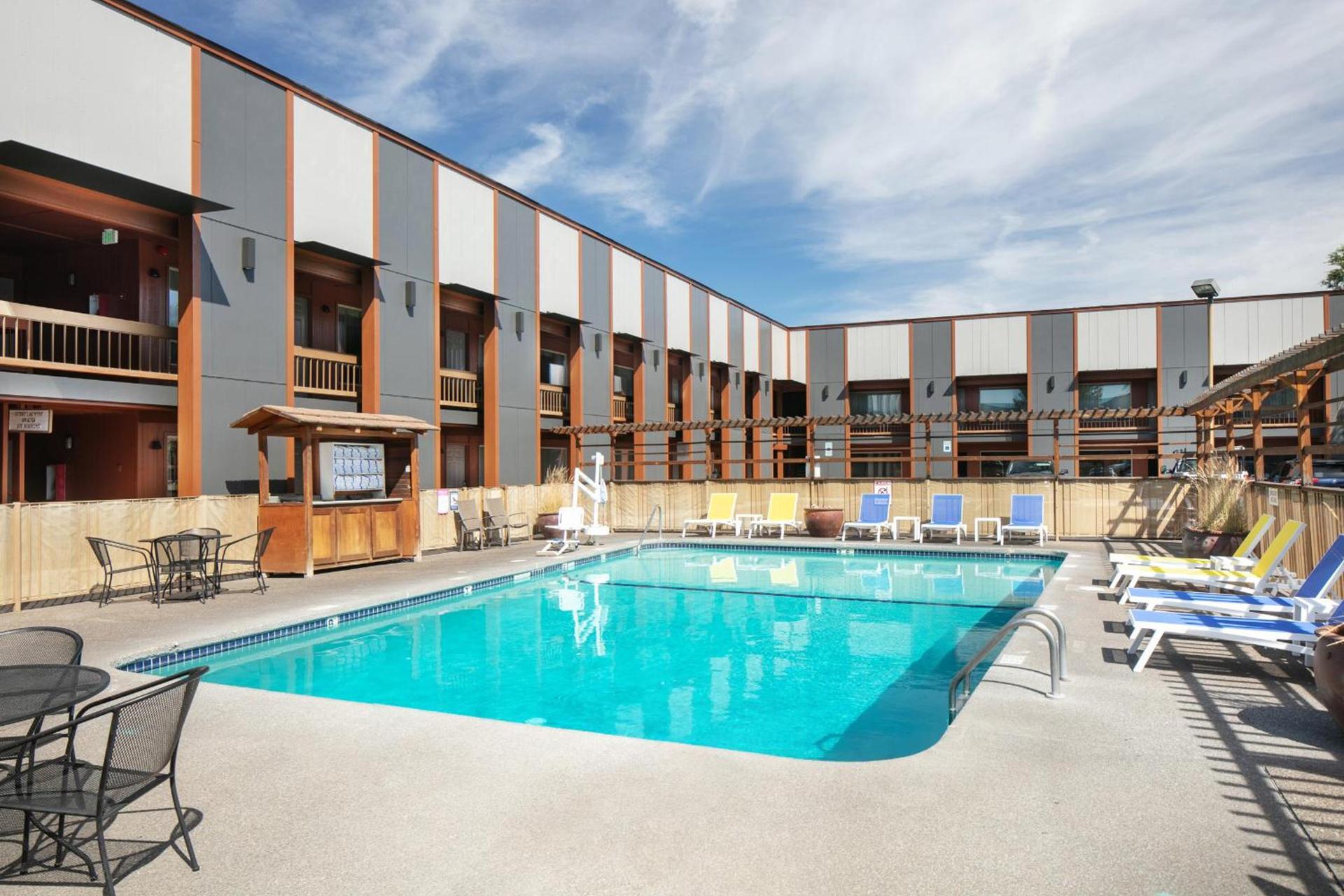 Waypoint Hotel photo 33