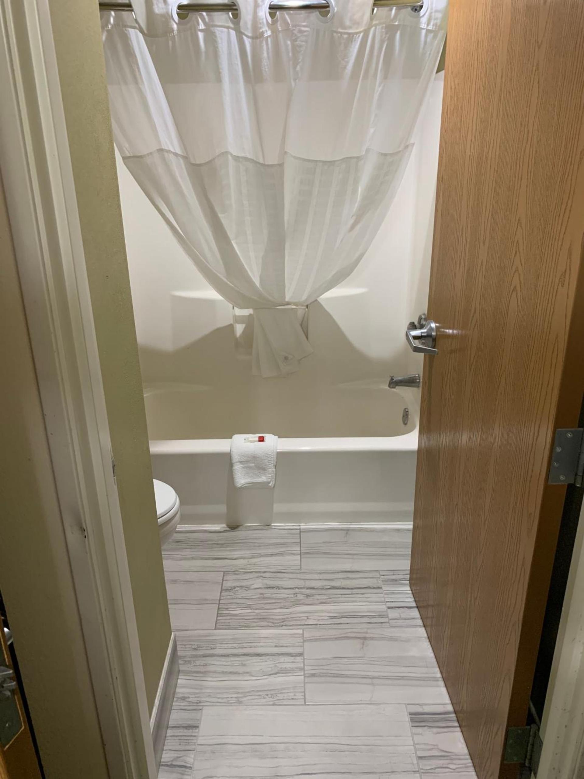 Baymont by Wyndham Evansville North/Haubstadt photo 4
