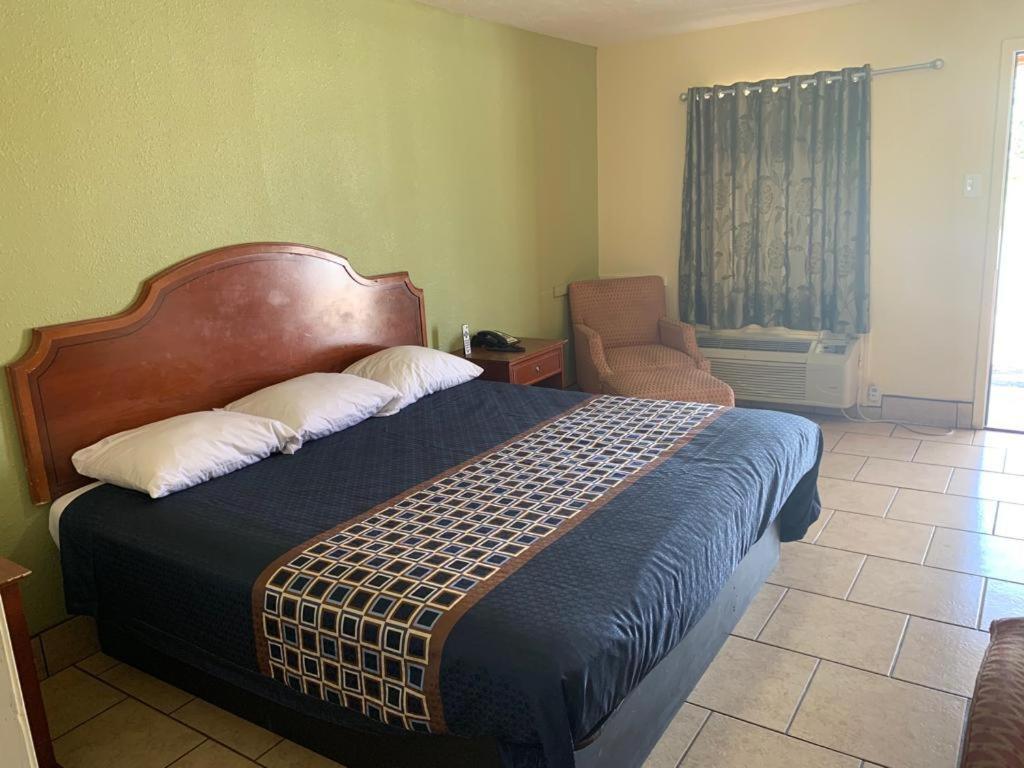 Texas Inn Beaumont photo 4