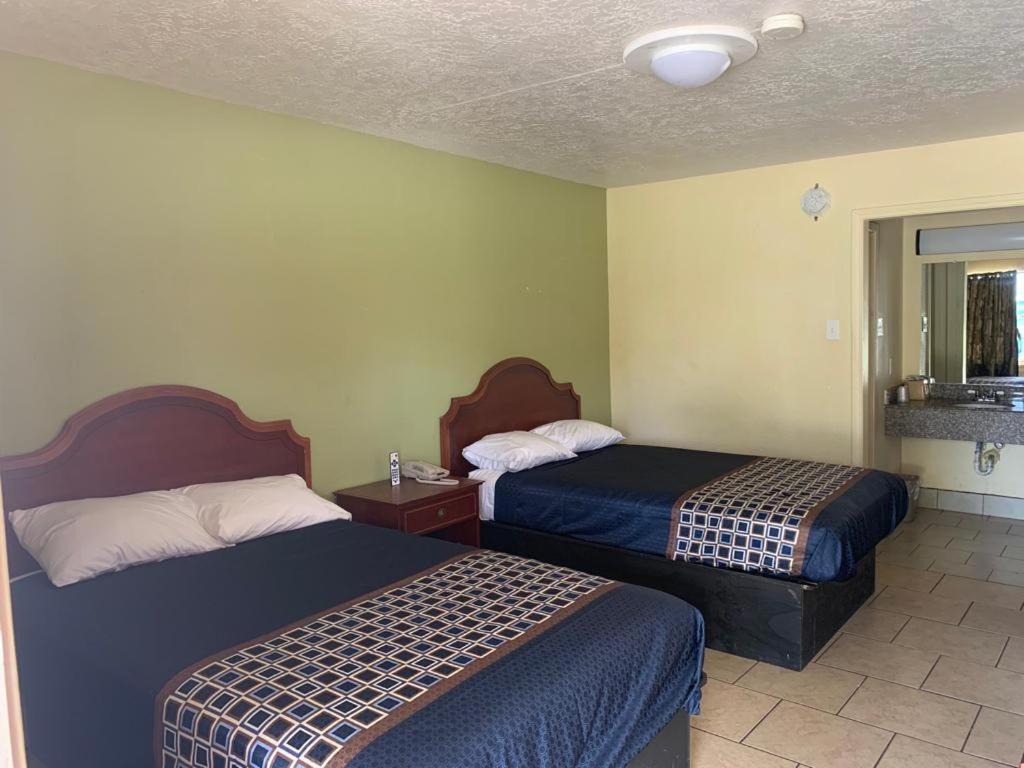 Texas Inn Beaumont photo 3