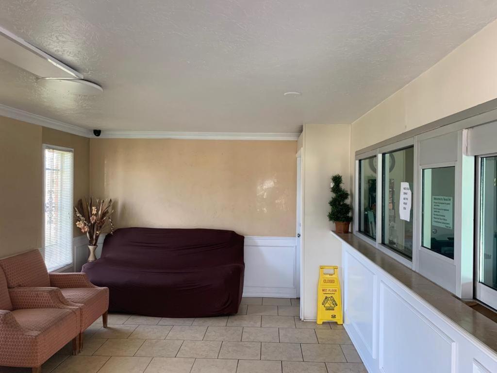Texas Inn Beaumont photo 2