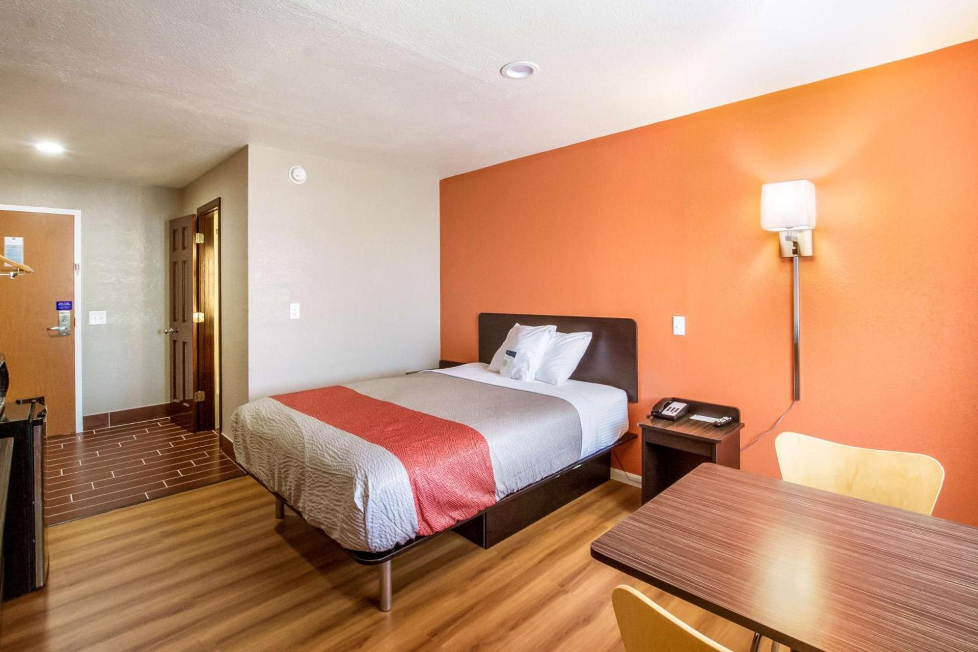 Motel 6-Rossford, OH photo 10