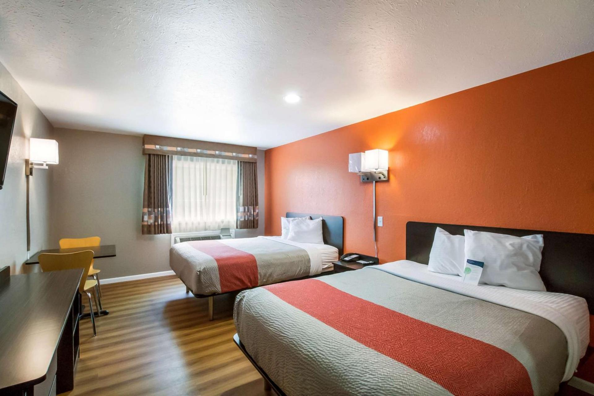 Motel 6-Rossford, OH photo 14