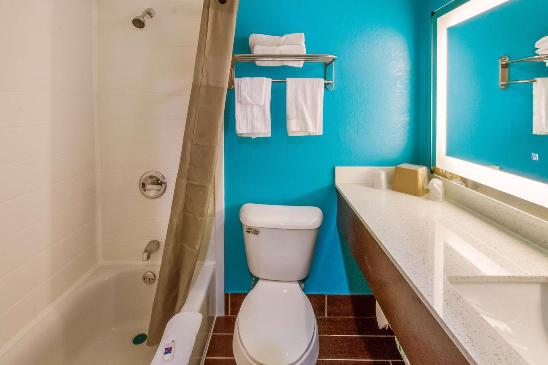 Motel 6-Rossford, OH photo 17