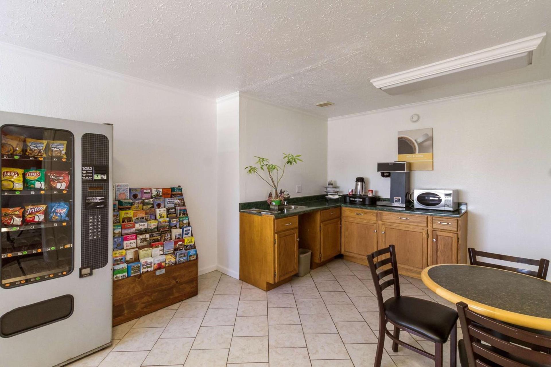 Motel 6-Rossford, OH photo 23