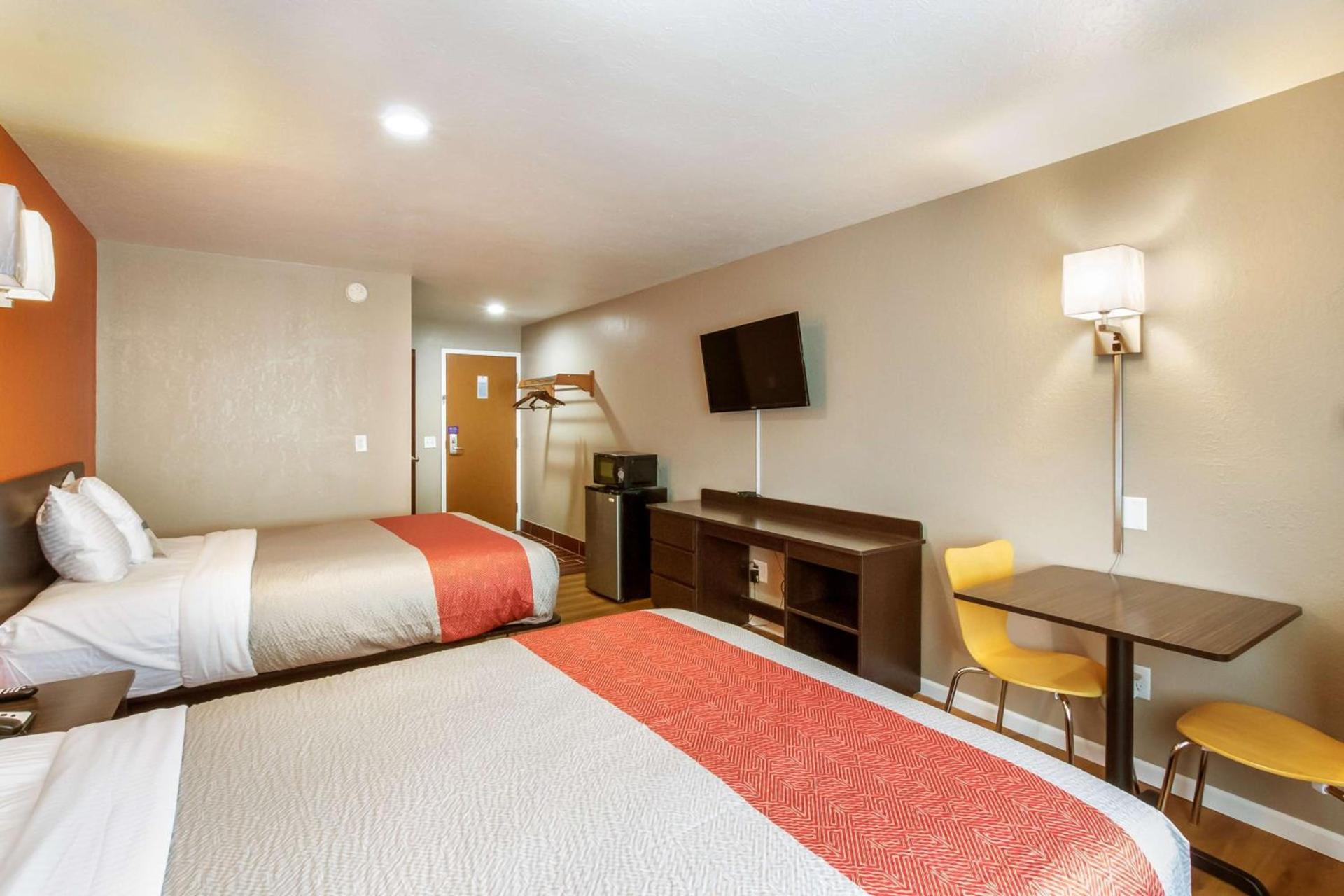 Motel 6-Rossford, OH photo 12