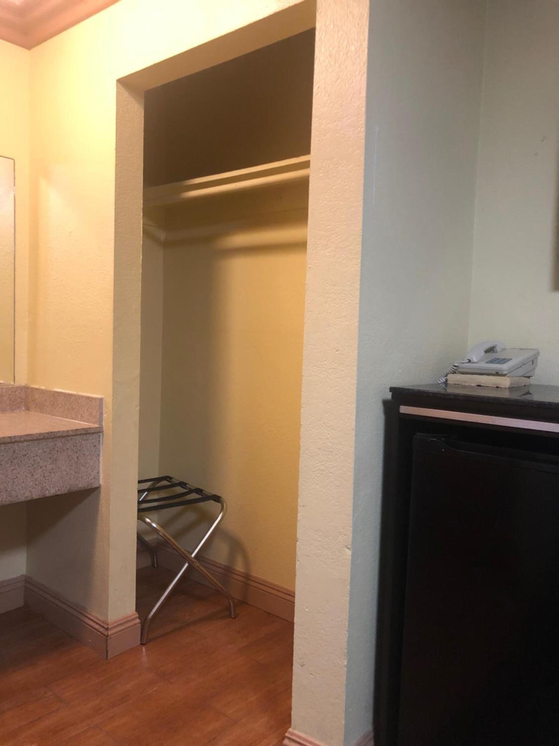 Glendora Motel photo 12