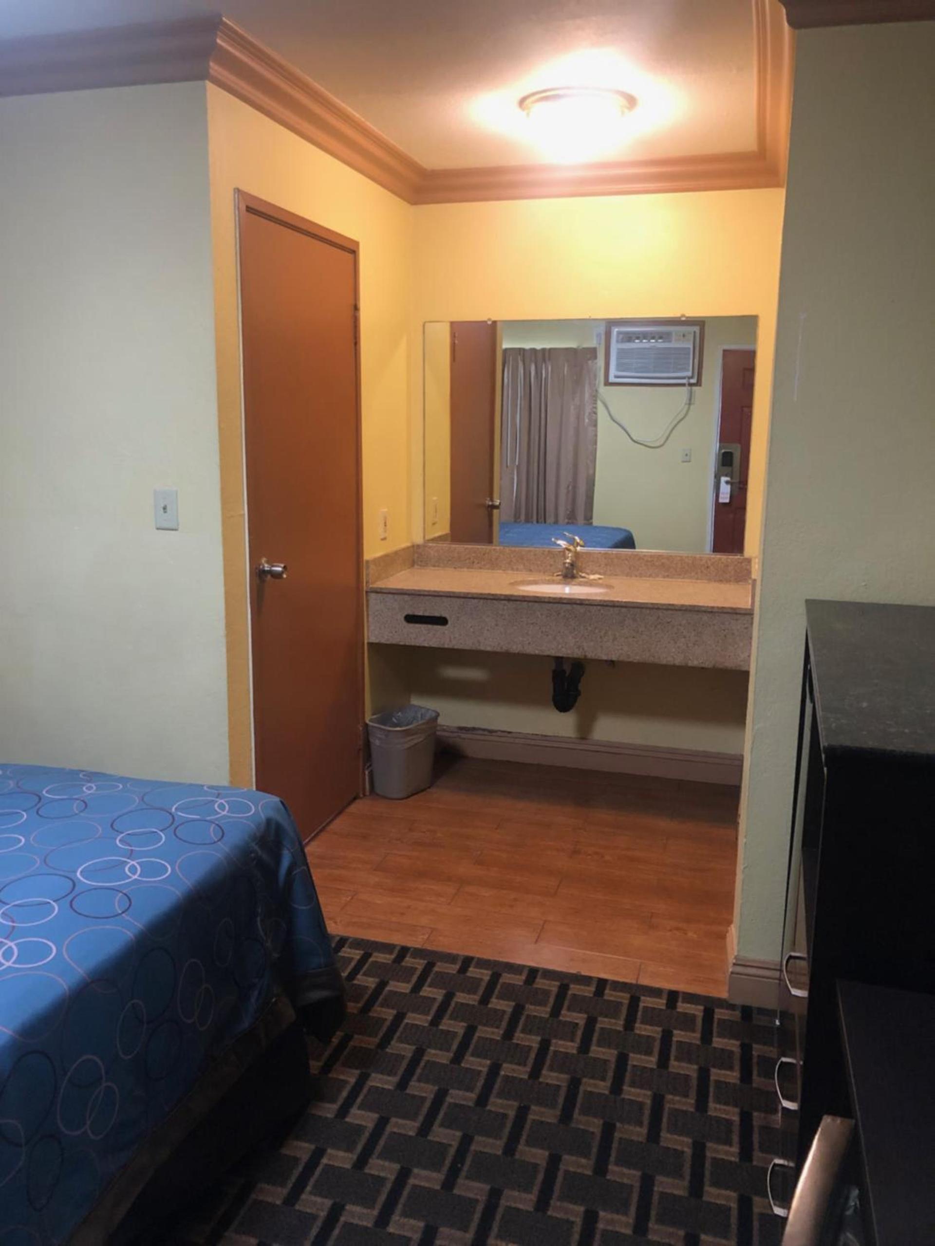 Glendora Motel photo 13
