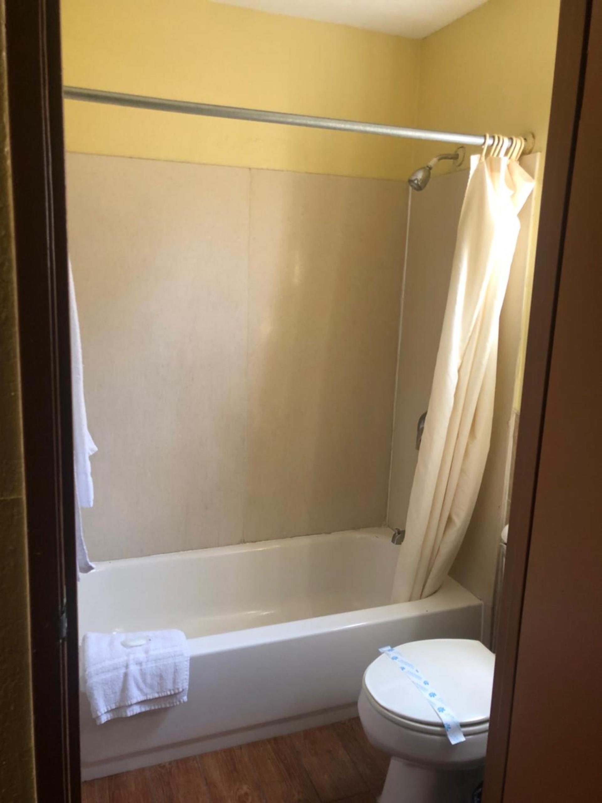 Glendora Motel photo 14