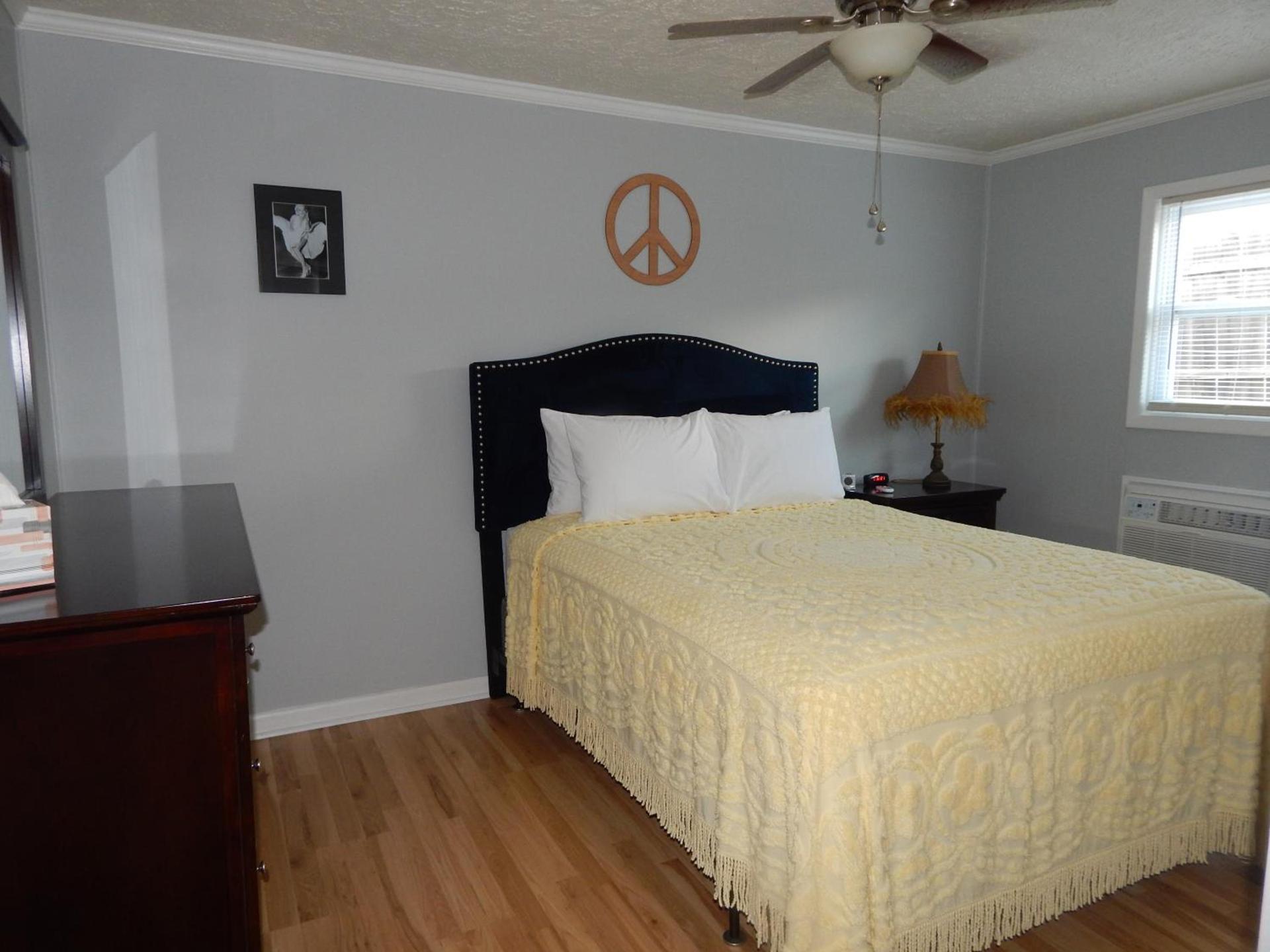 Sunset Motel photo 40