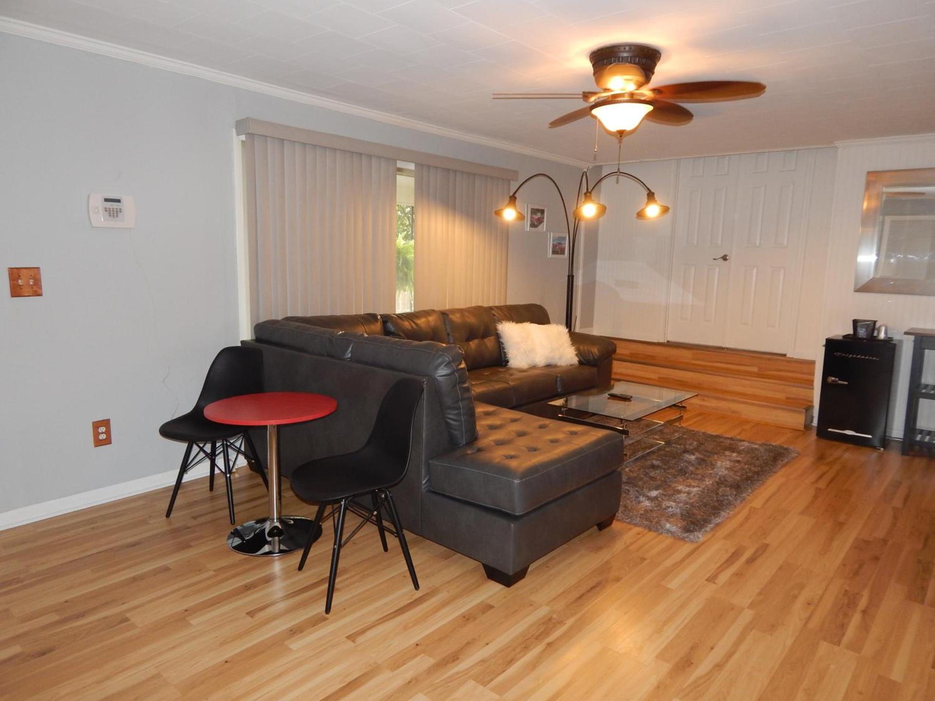 Sunset Motel photo 57