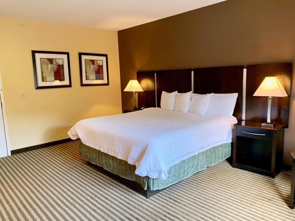 Whitney Inn & Suites photo 29