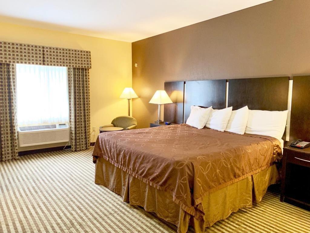 Whitney Inn & Suites photo 3