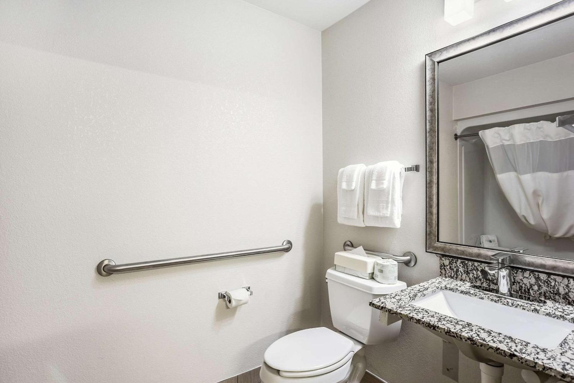 MainStay Suites Cedar Rapids North - Marion photo 42
