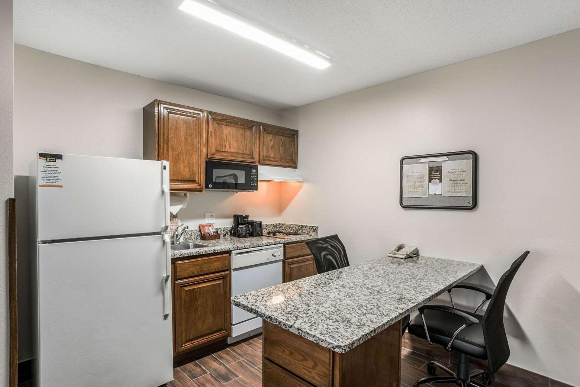 MainStay Suites Cedar Rapids North - Marion photo 36