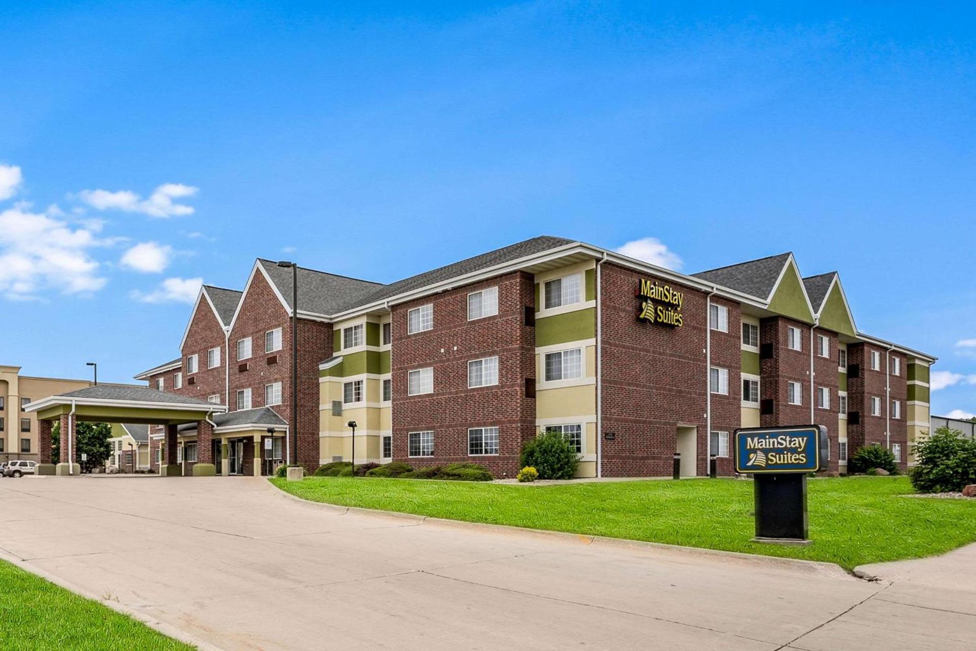 MainStay Suites Cedar Rapids North - Marion photo 1