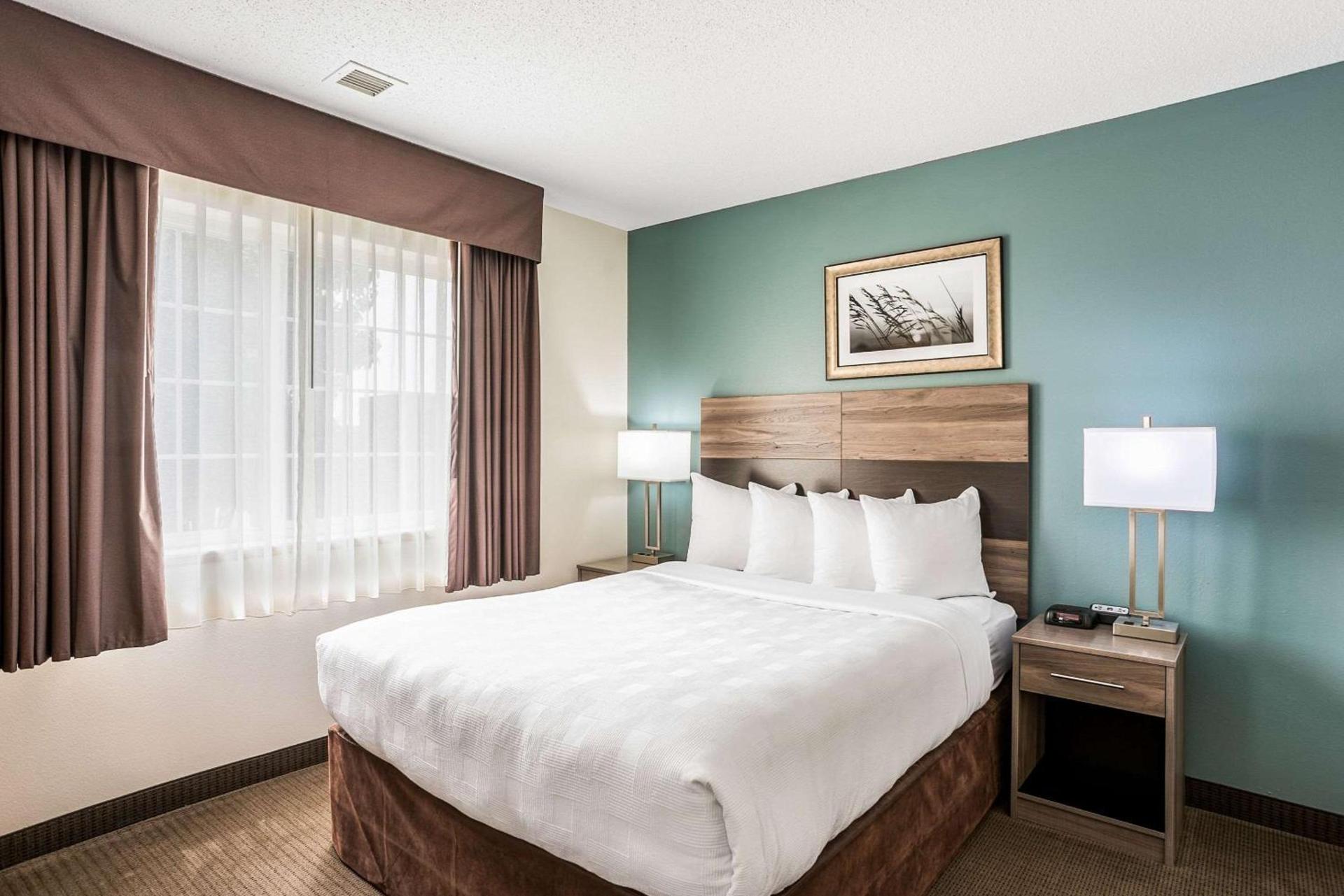 MainStay Suites Cedar Rapids North - Marion photo 34