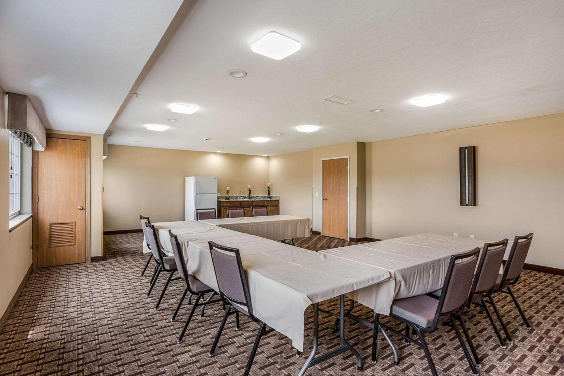 MainStay Suites Cedar Rapids North - Marion photo 33