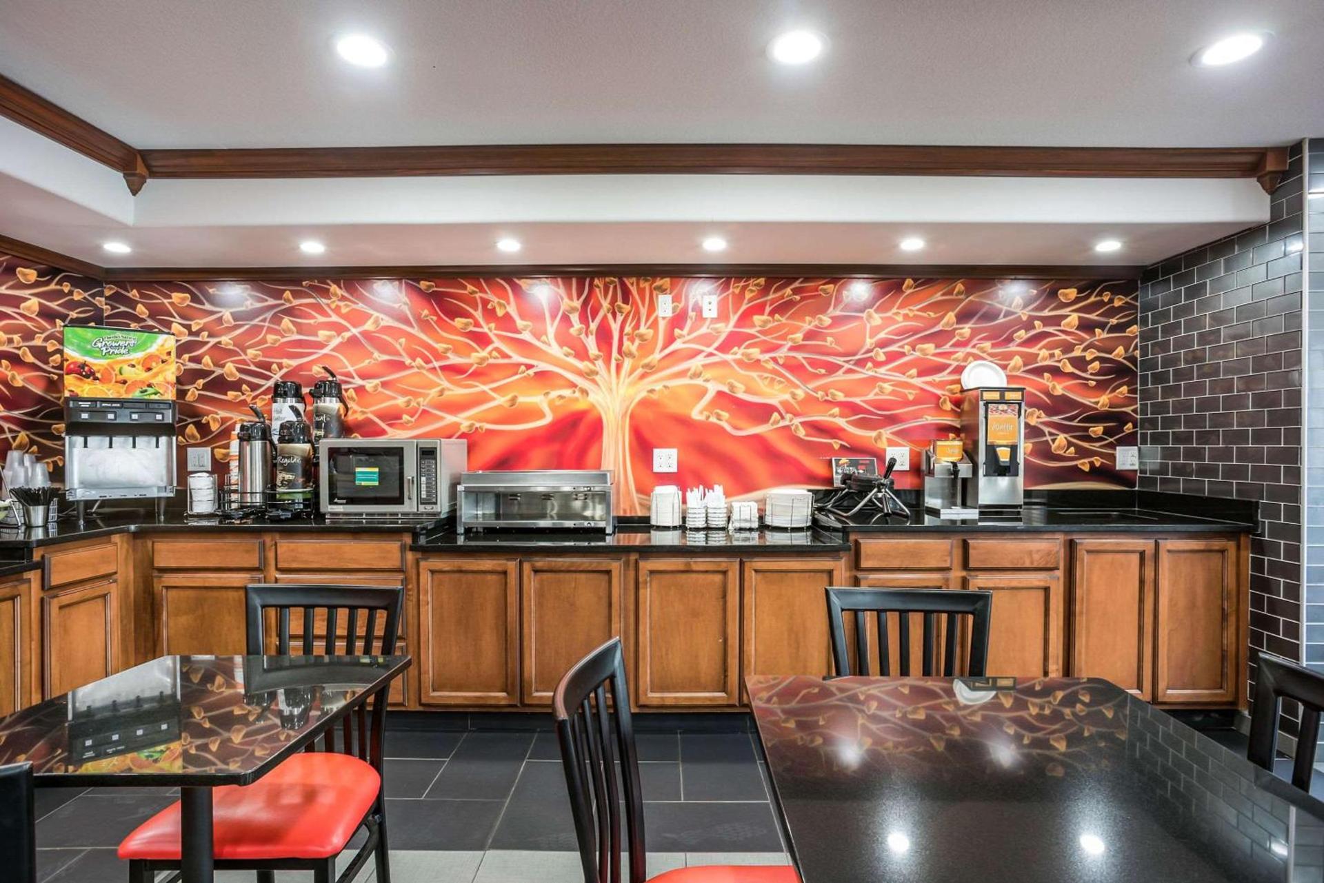 Quality Inn Cedar Rapids South photo 24