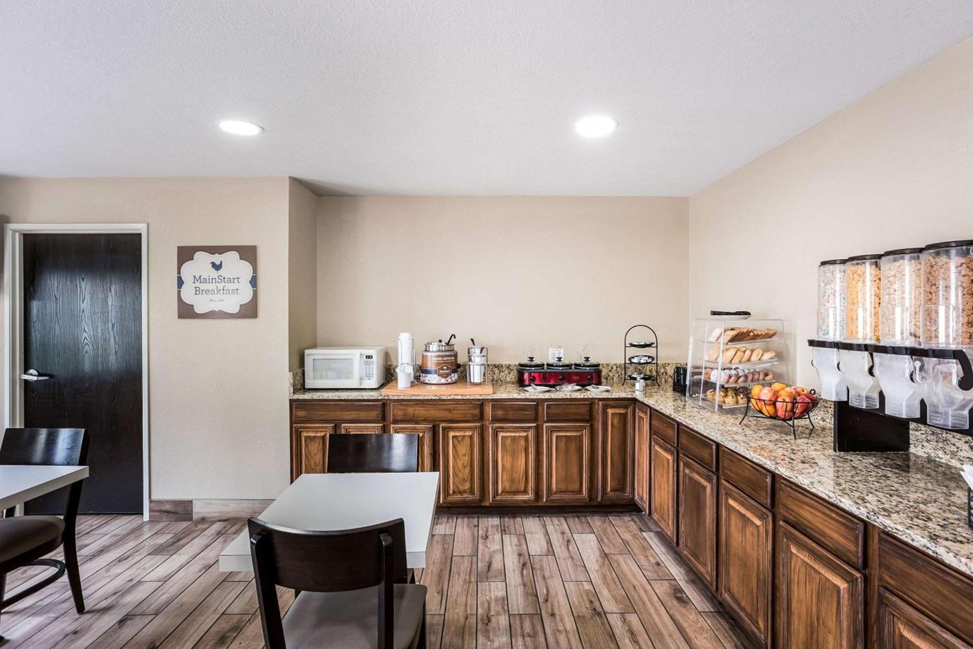 MainStay Suites Cedar Rapids North - Marion photo 26