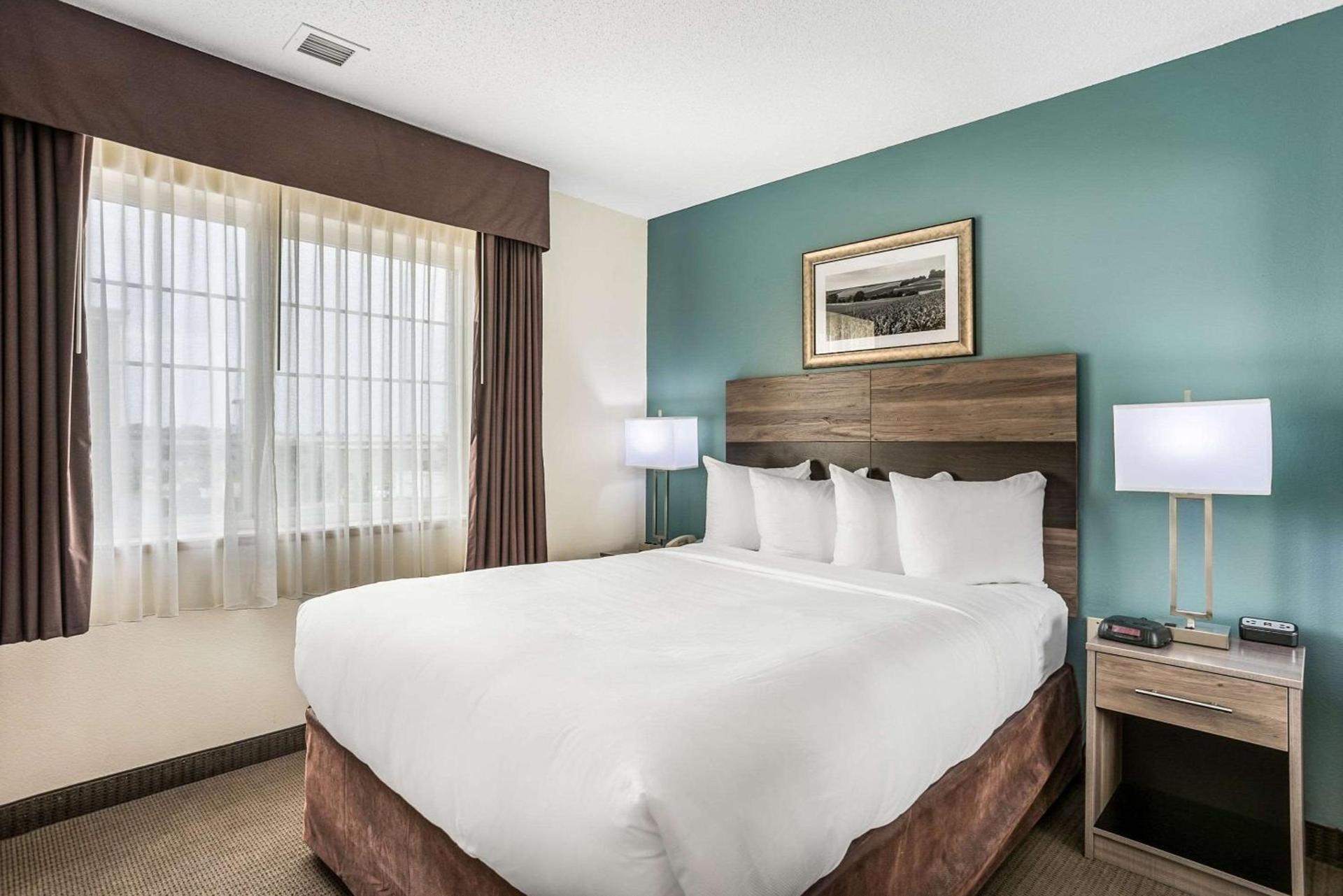 MainStay Suites Cedar Rapids North - Marion photo 22