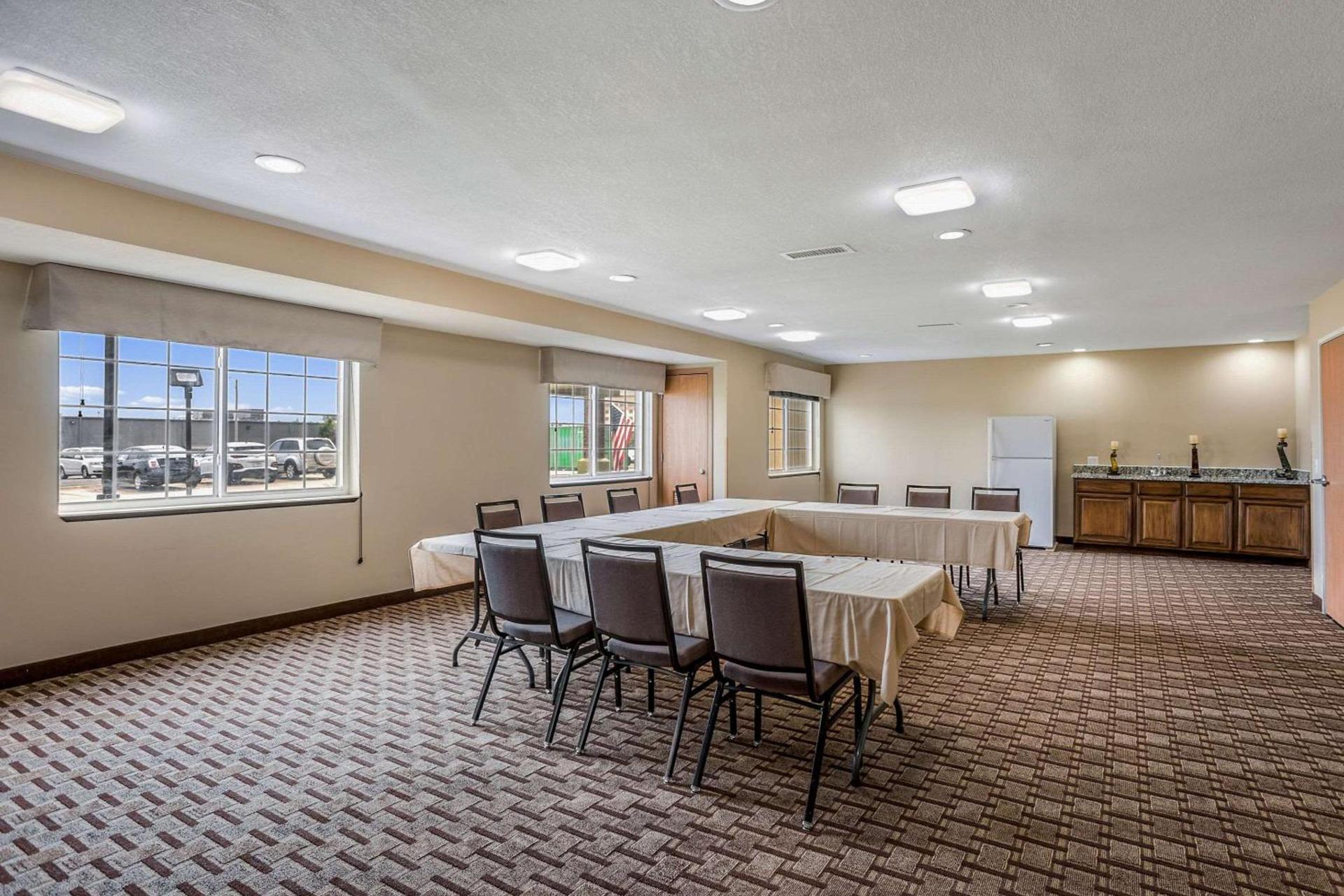 MainStay Suites Cedar Rapids North - Marion photo 17