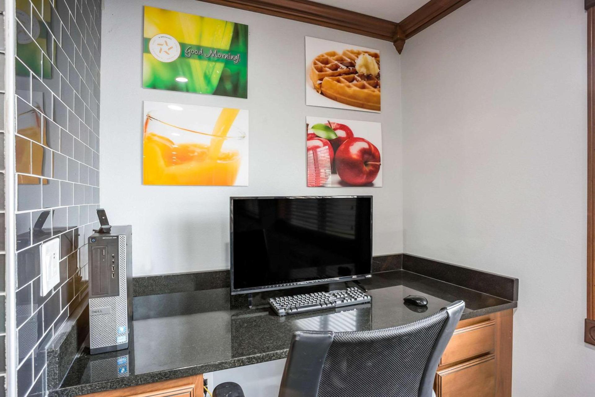 Quality Inn Cedar Rapids South photo 7