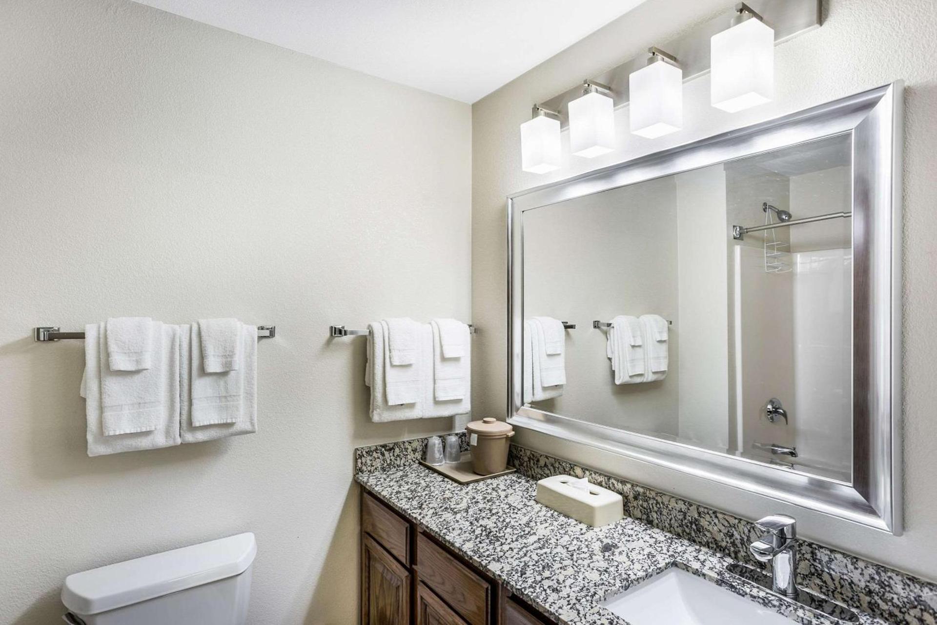 MainStay Suites Cedar Rapids North - Marion photo 16