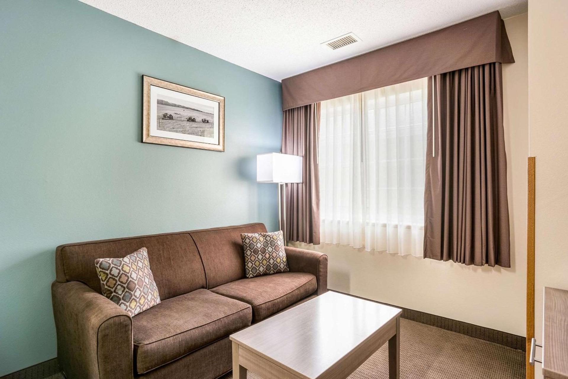 MainStay Suites Cedar Rapids North - Marion photo 14