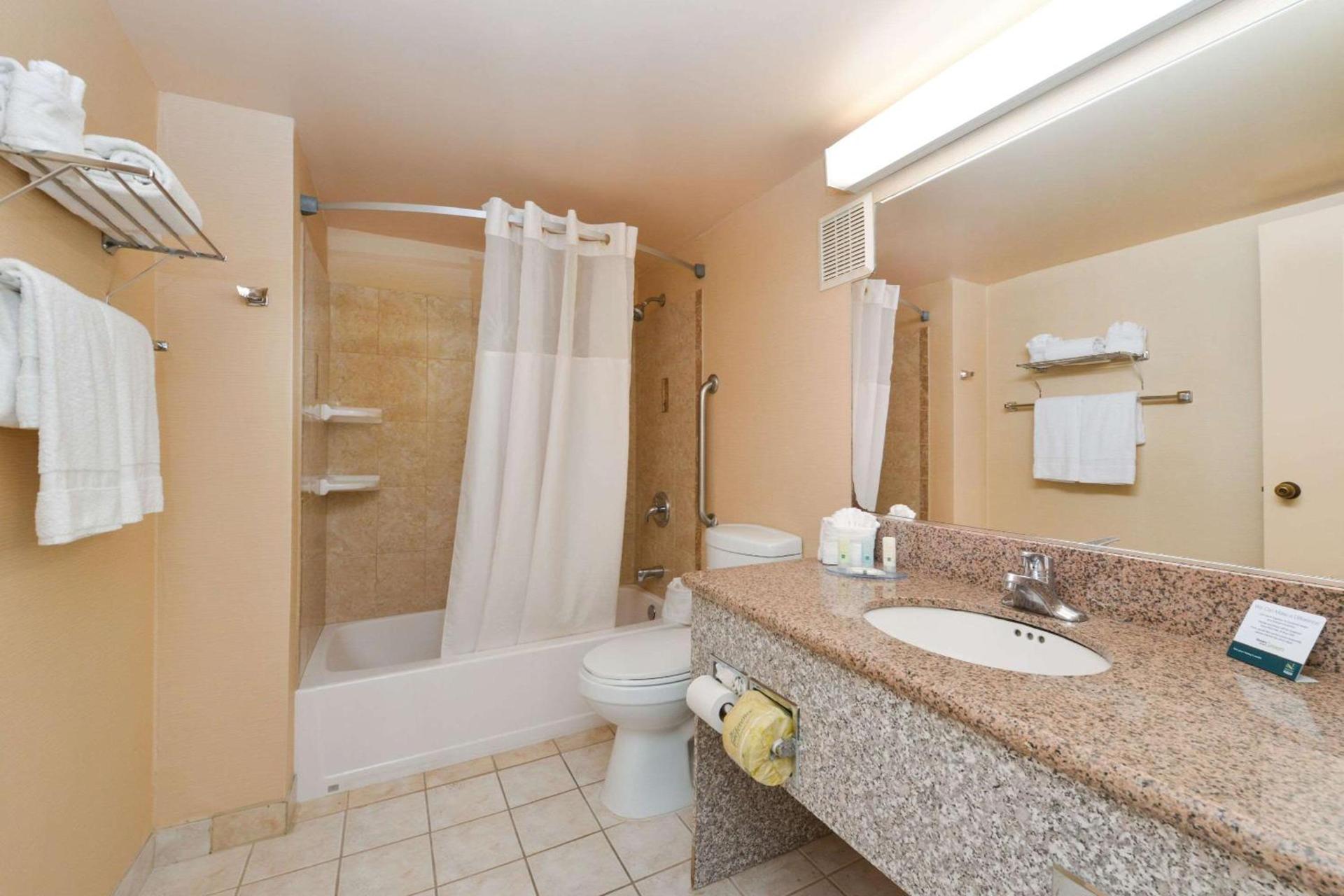 Quality Inn & Suites Walnut - City of Industry photo 17