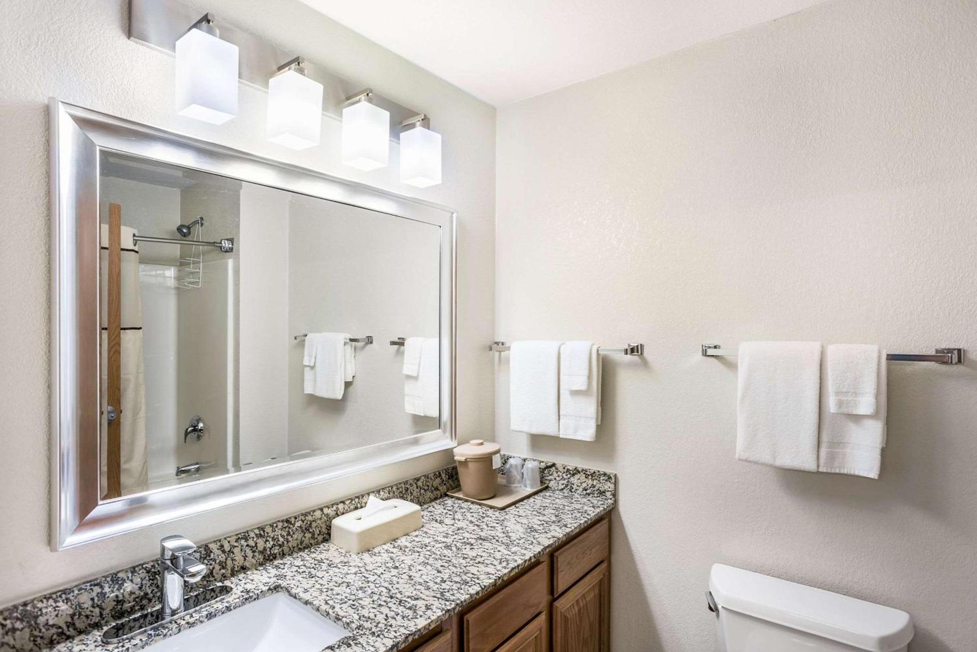 MainStay Suites Cedar Rapids North - Marion photo 6