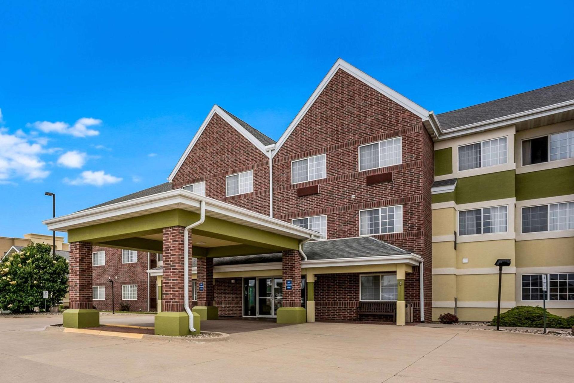 MainStay Suites Cedar Rapids North - Marion photo 4